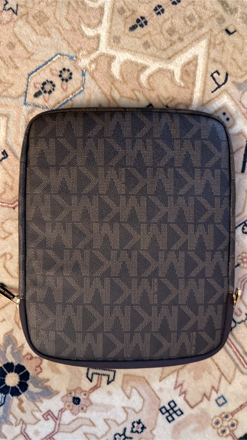 Michael Kors Monogram Pouch - photo 3