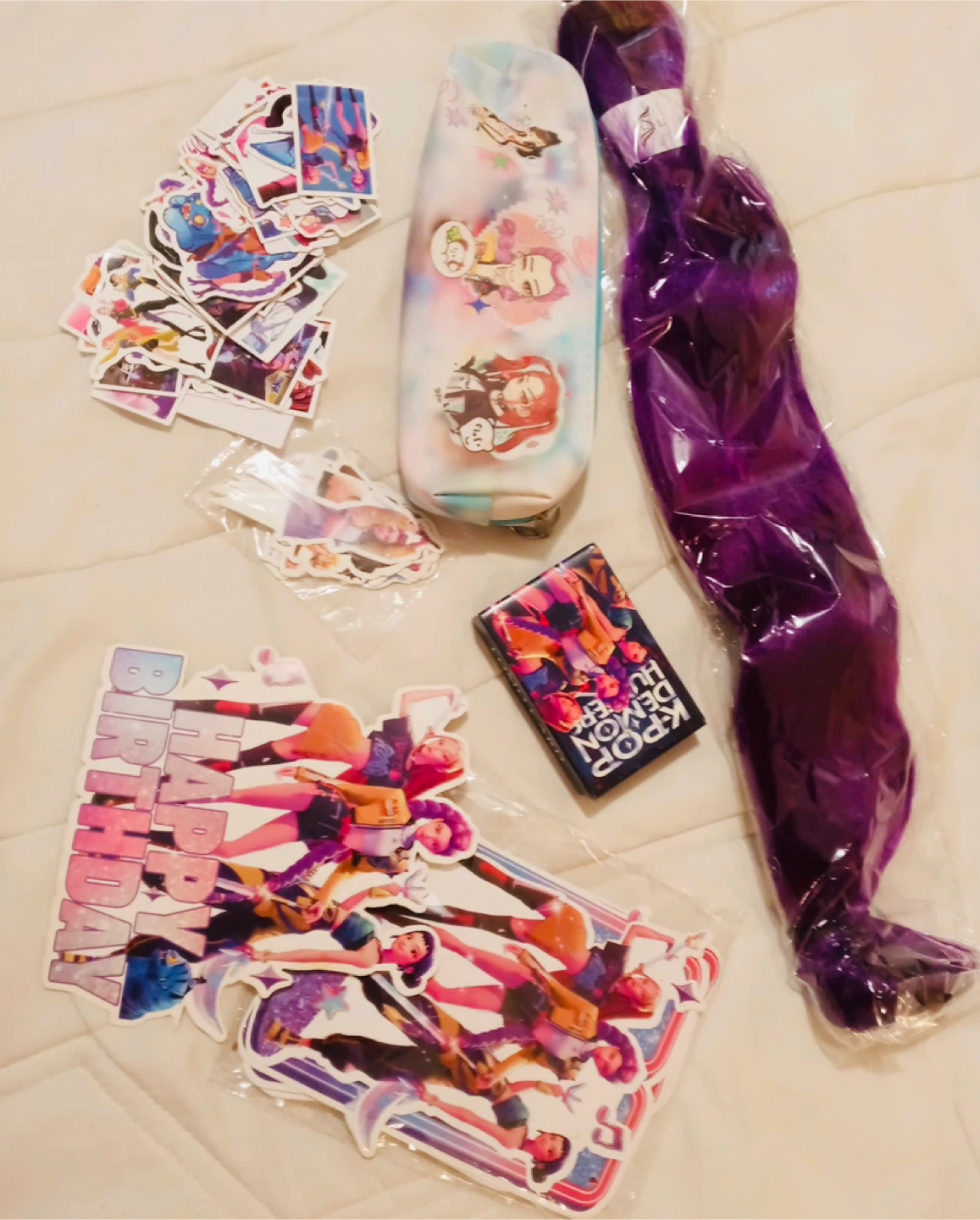 Piñata K-Pop Rumi, party decorations and purple hair - photo 2