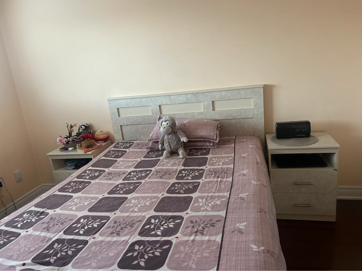 Queen Size wooden set (storage included) night table & closet - photo 2