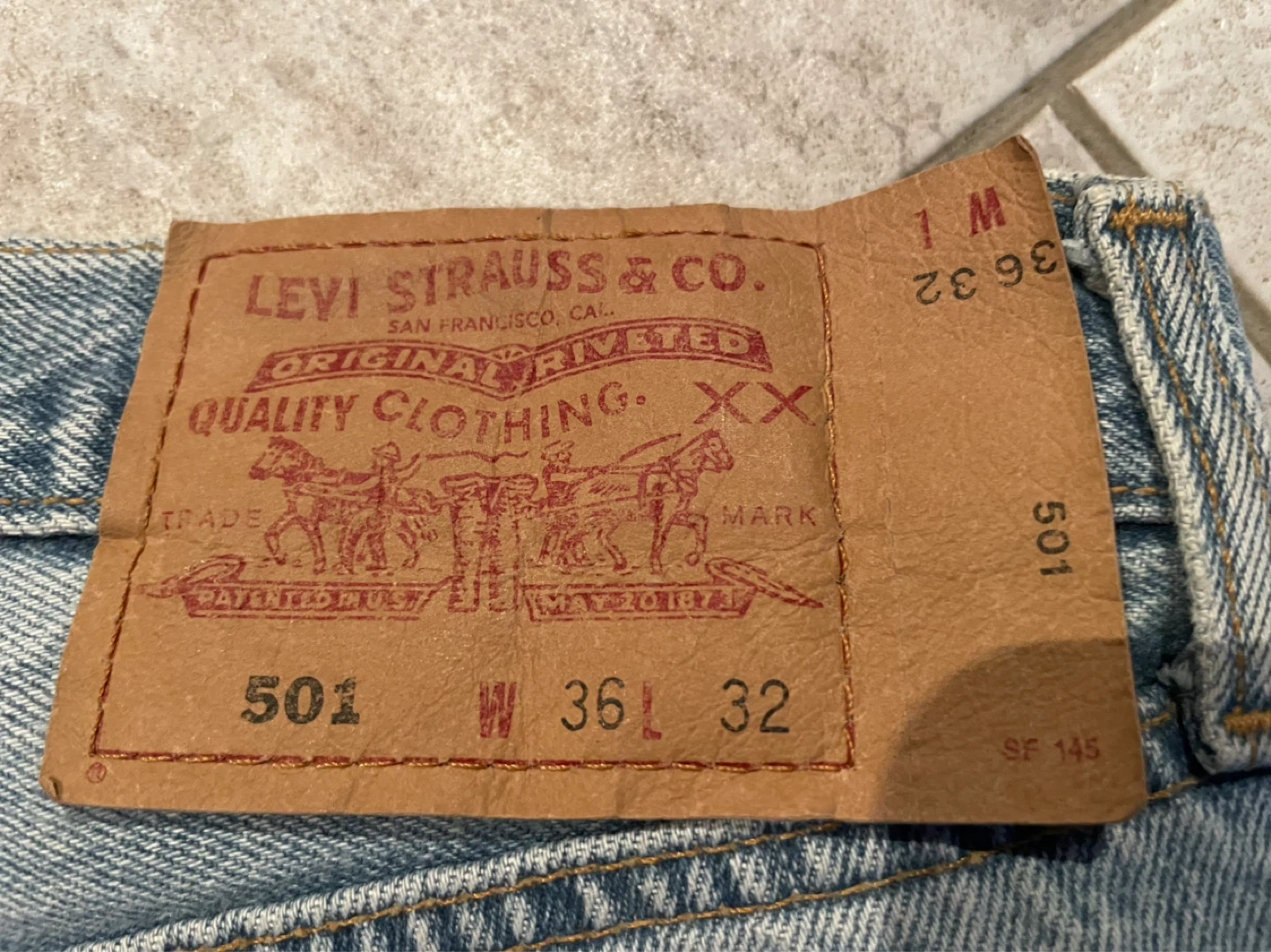 Men’s Levi's 501 Jeans - Waist 36, Length 32 - photo 3