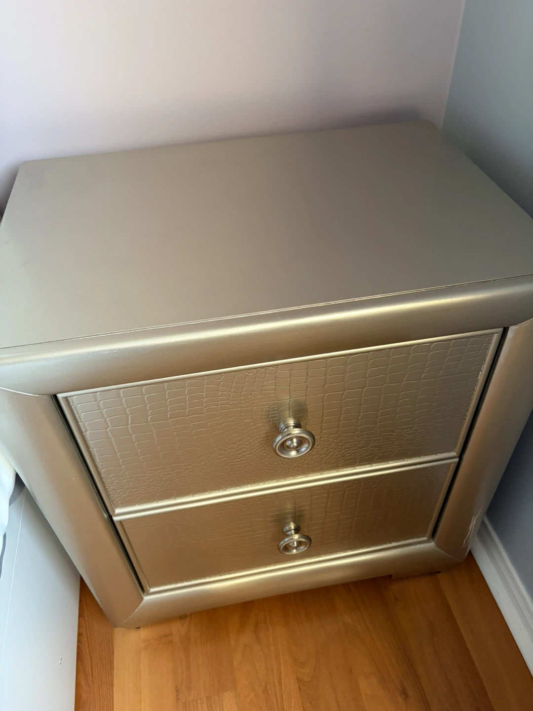 Set of 2 Gold Two-Drawer Nightstands - photo 4