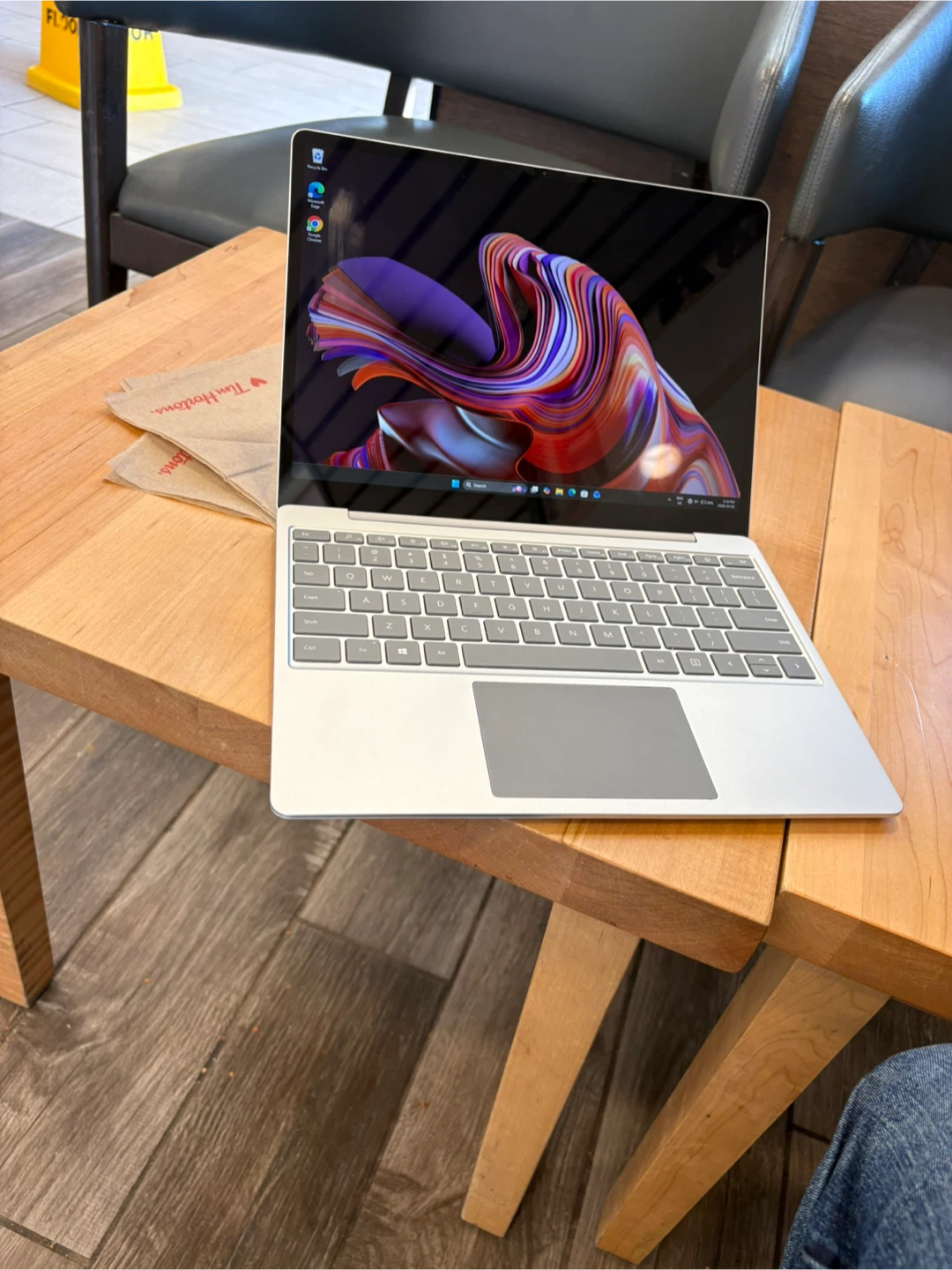 Microsoft Surface Laptop Go i5-1035G1 4GB RAM 128GB SSD
