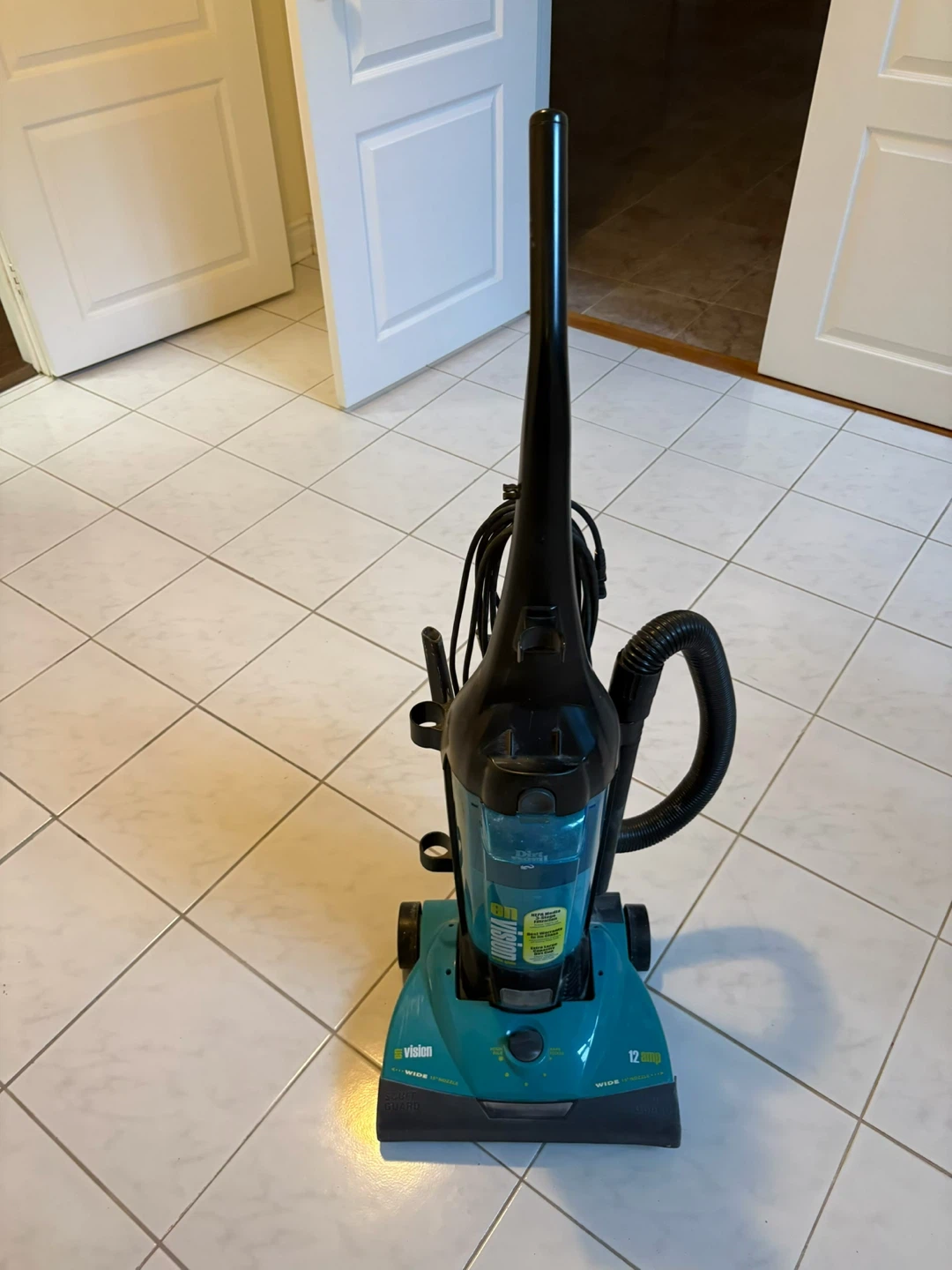 Sanitaire Vision Bagless Upright Vacuum