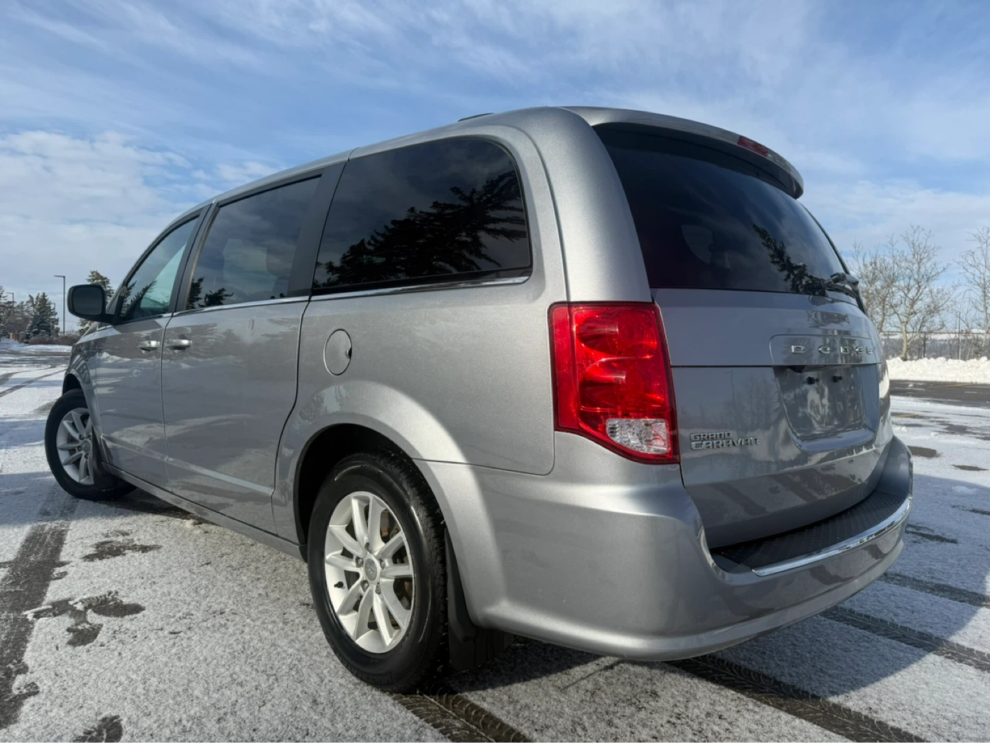 2019 Dodge Grand Caravan Premium Plus *64k* - photo 4