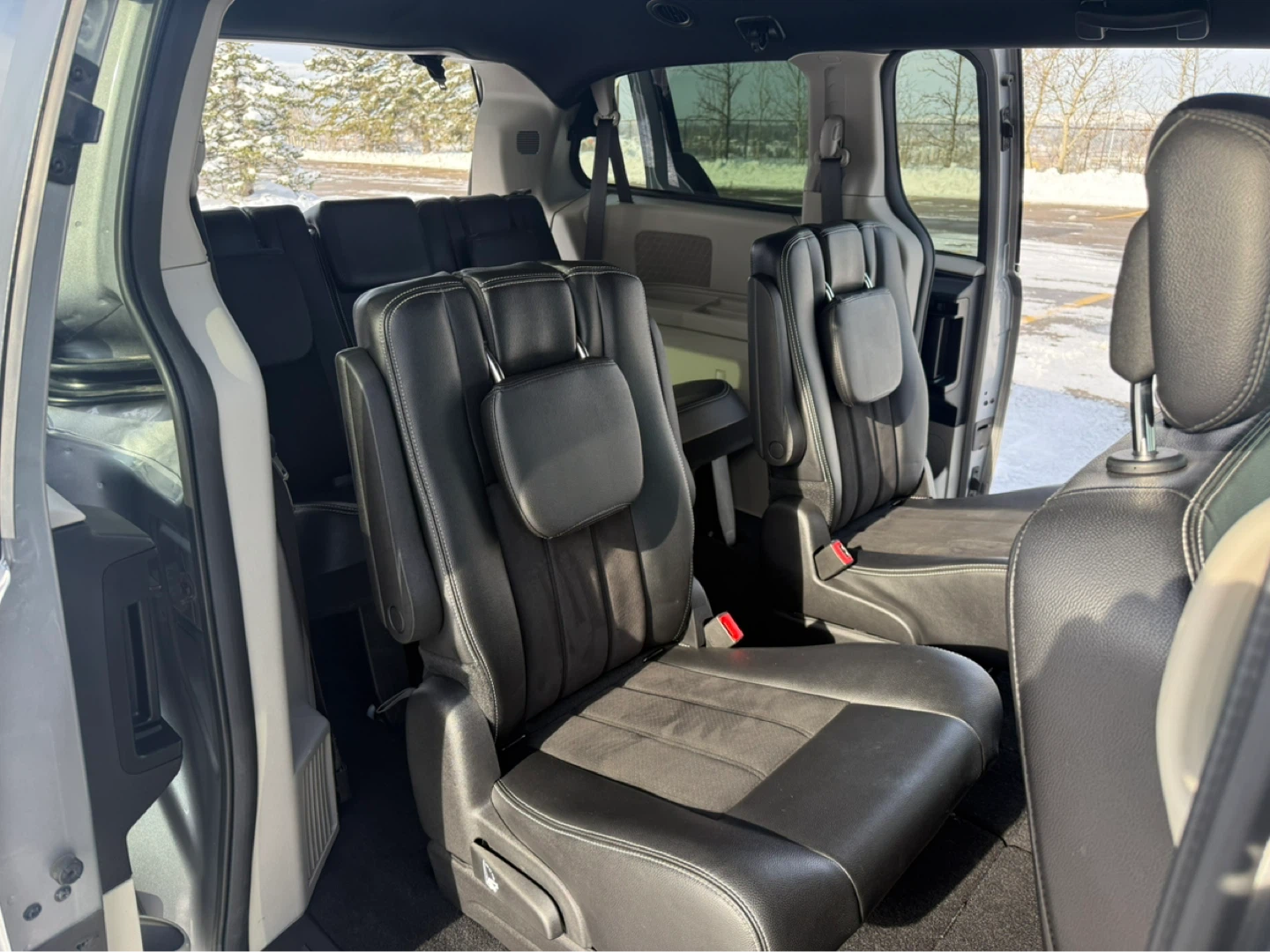 2019 Dodge Grand Caravan Premium Plus *64k* - photo 5