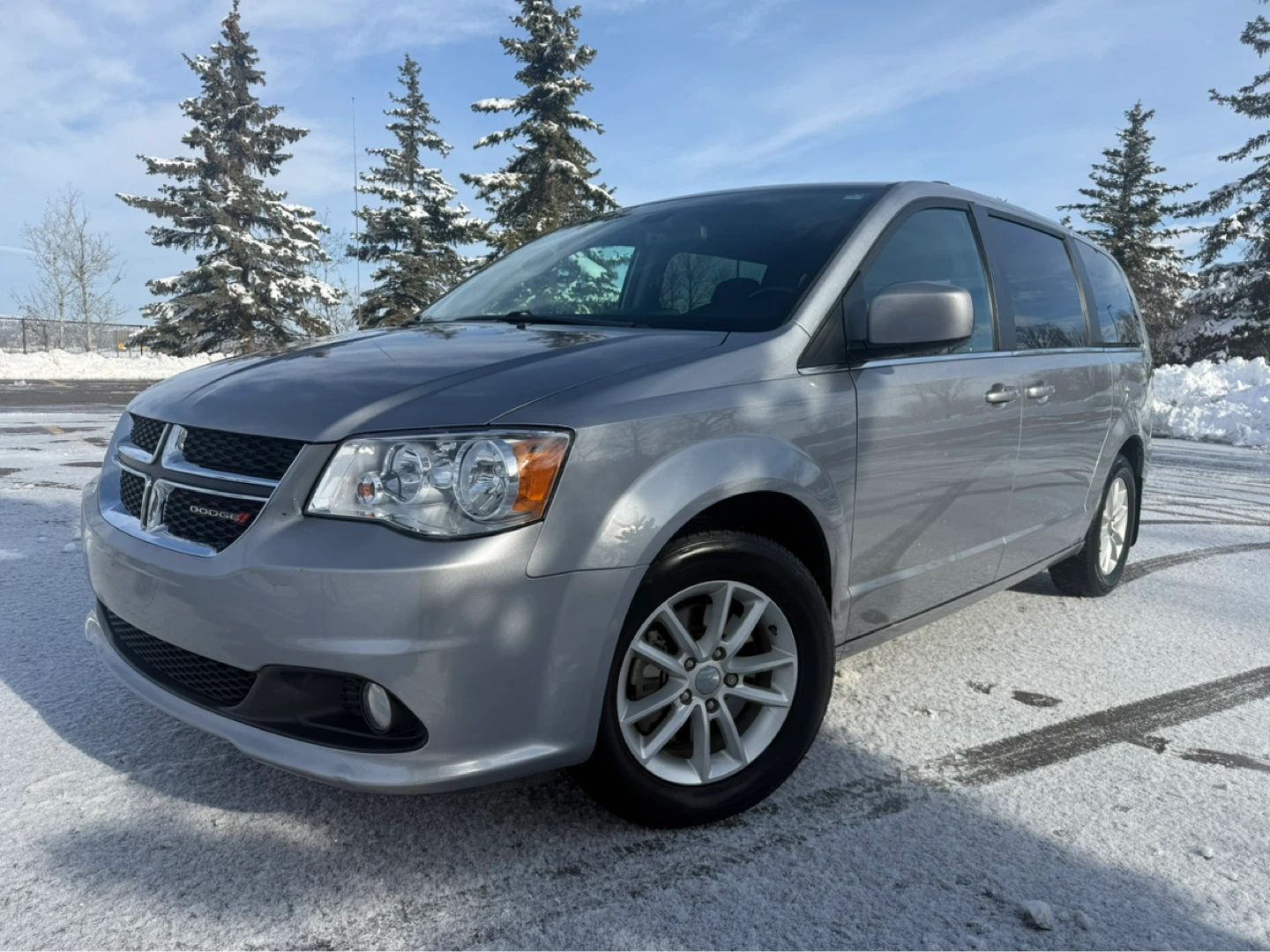 2019 Dodge Grand Caravan Premium Plus *64k* - photo 2