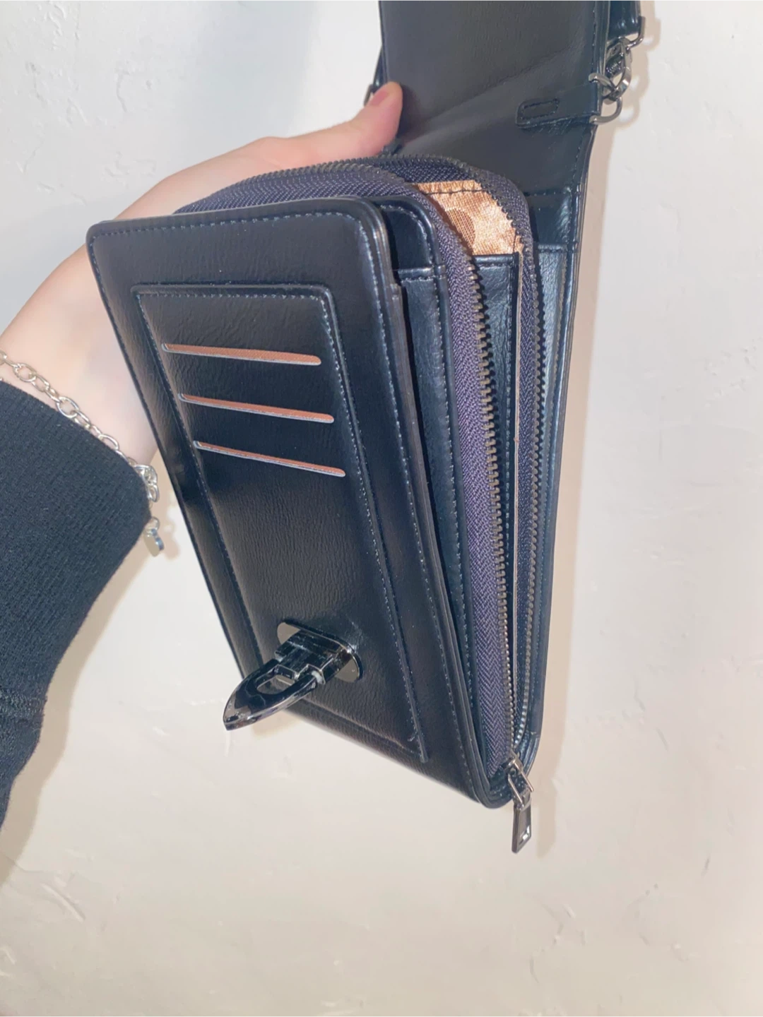 Black studded wallet with crossbody strap - photo 4
