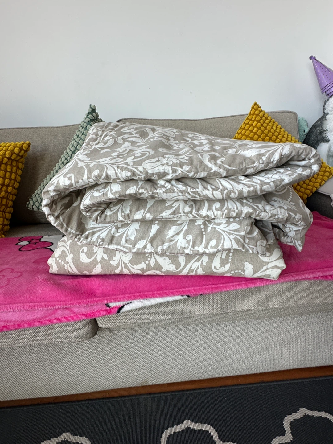 Duvet with cover in damask pattern