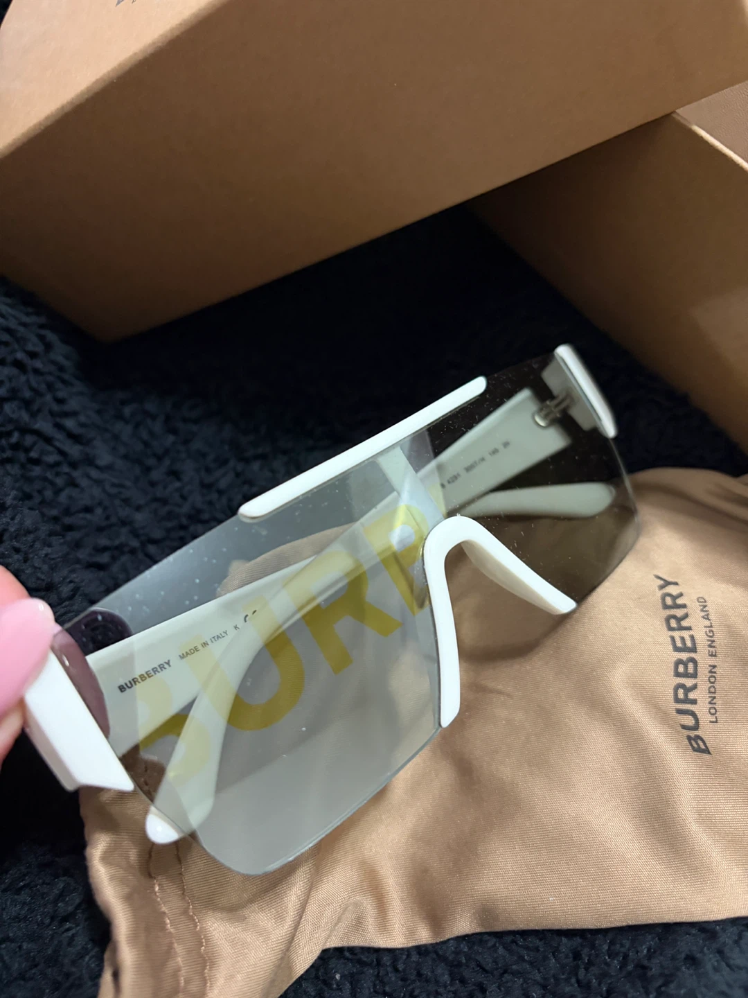 Burberry Sunglasses with Case - photo 2