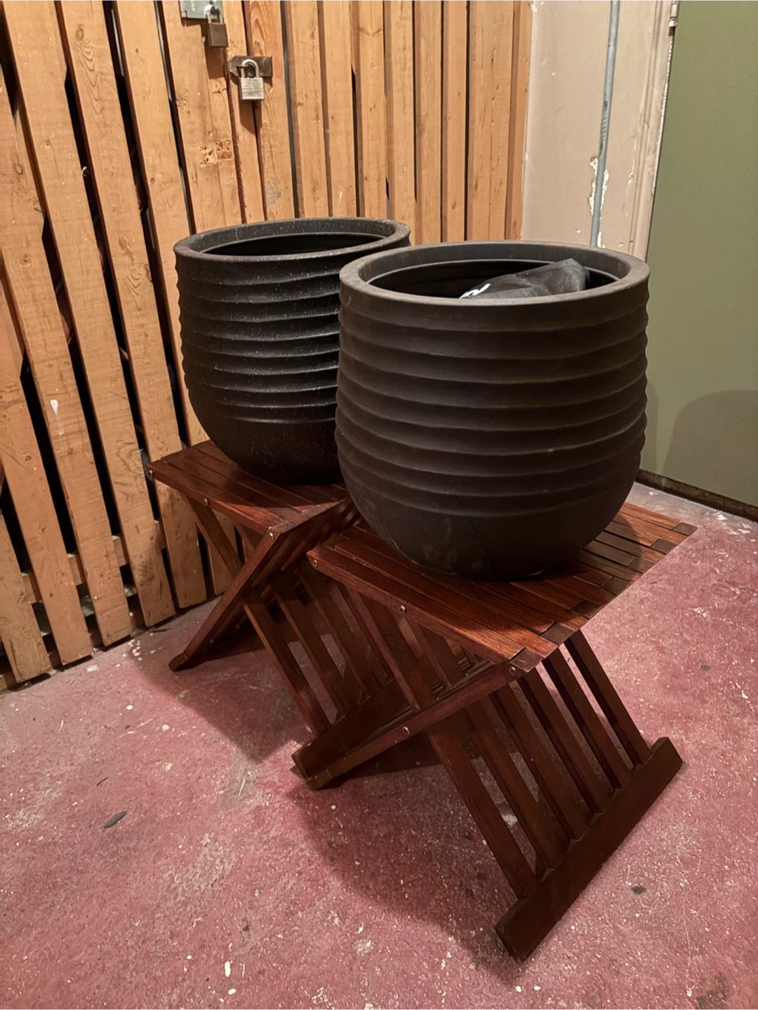 2 Dark Grey Ribbed Planter - photo 3