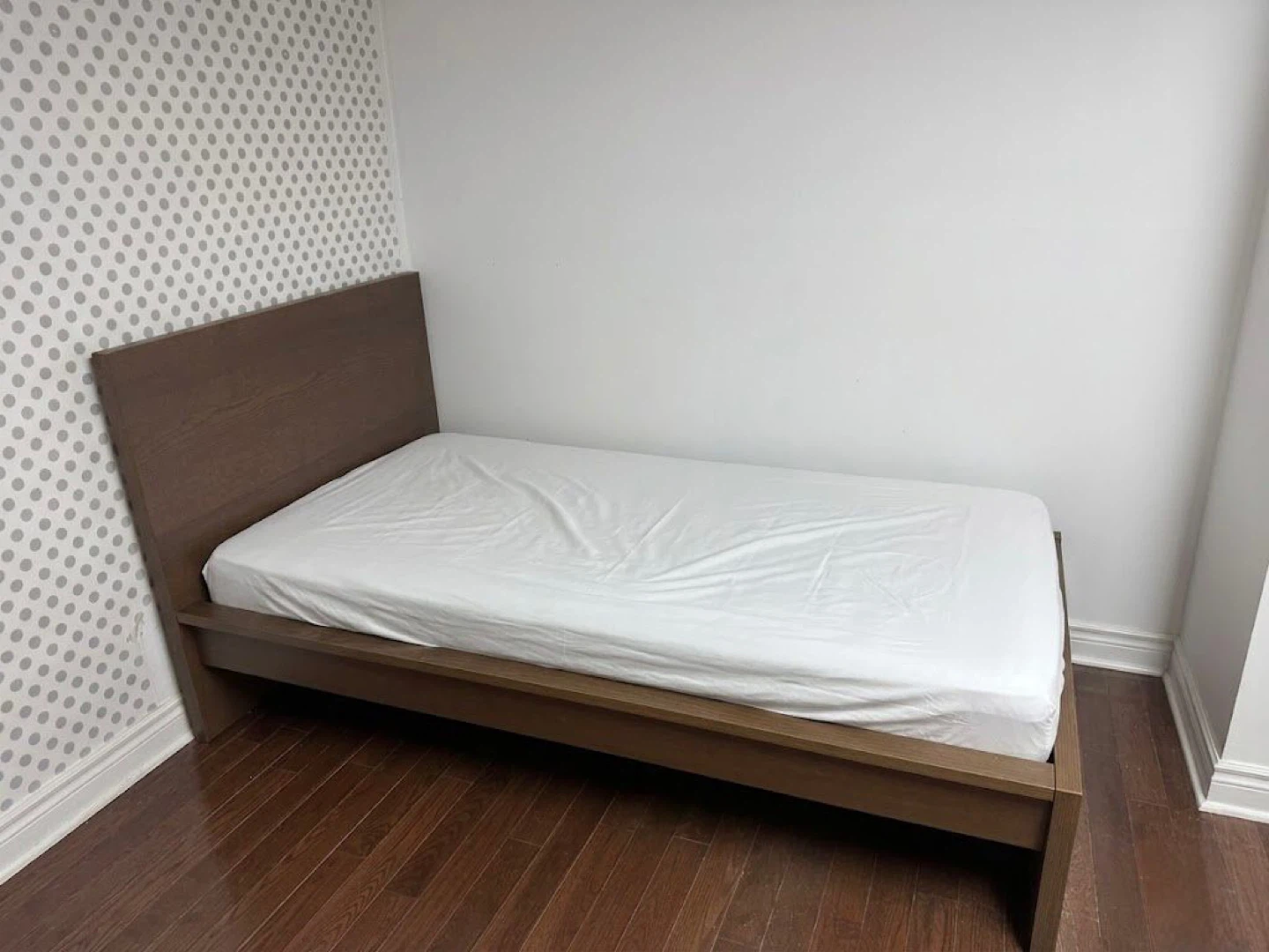 Ikeq bed with Nightstand dark brown - photo 2