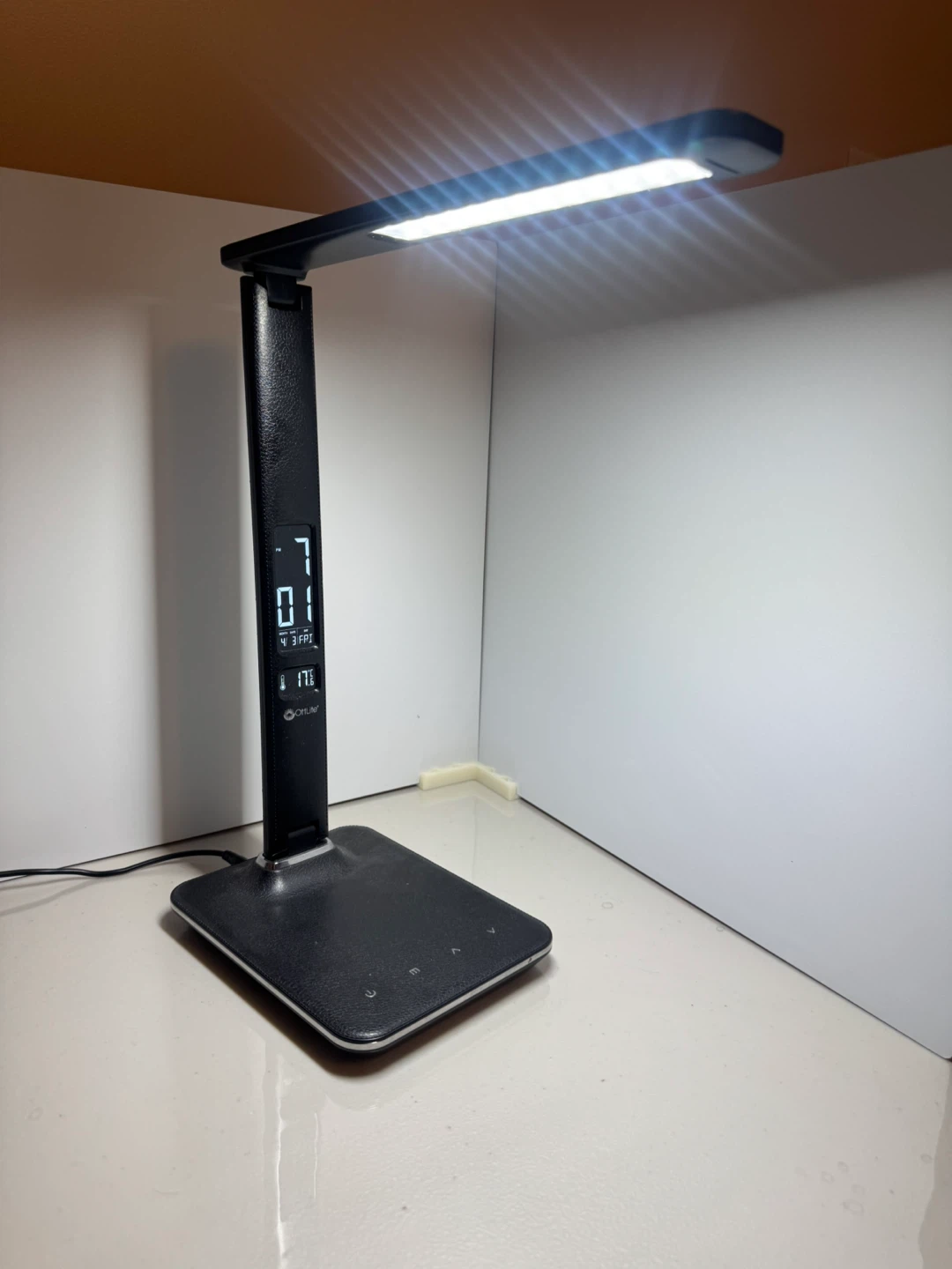 OttLite Executive LED Desk Lamp with USB Charging Port - photo 2