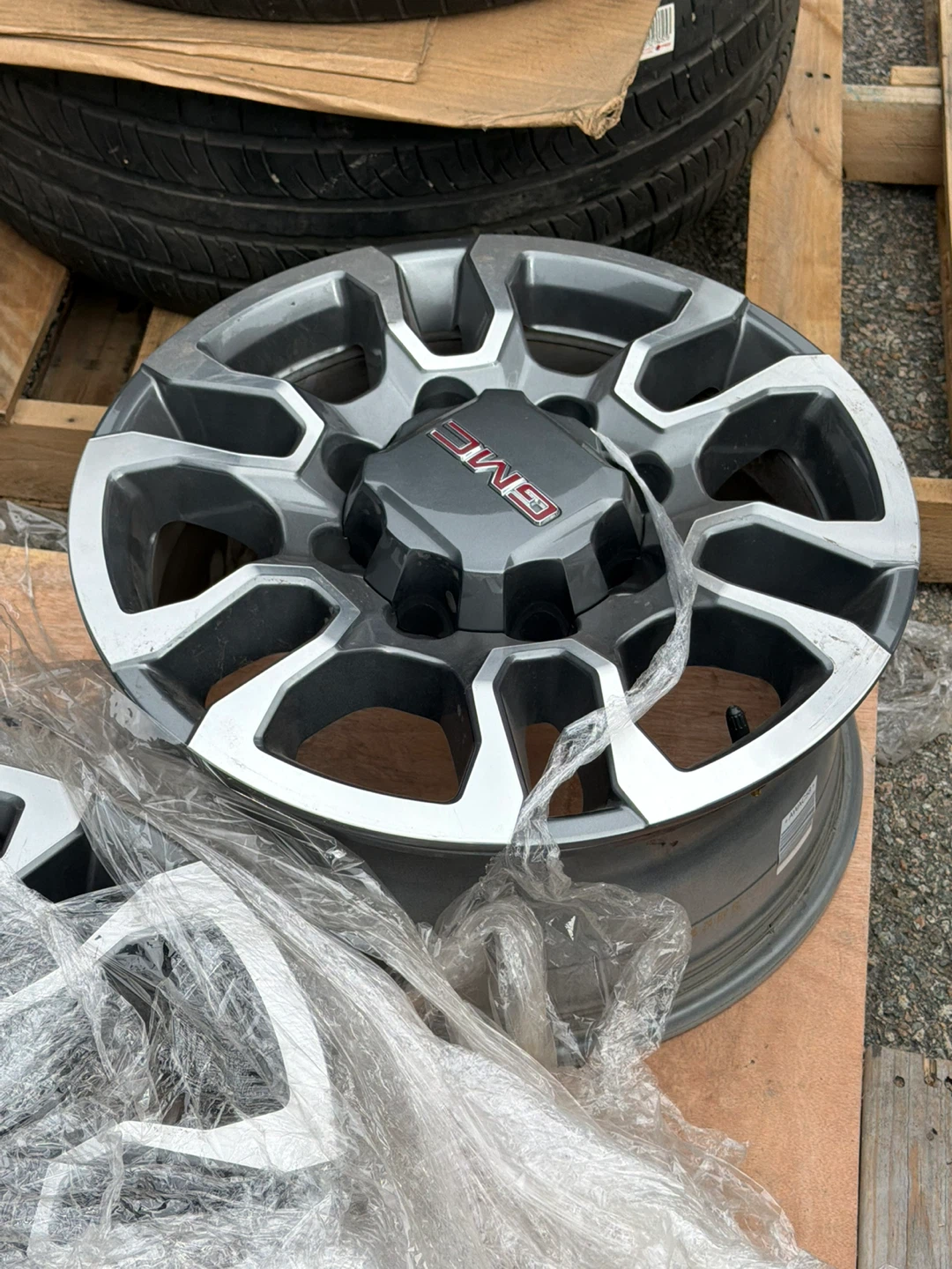 2024 GMC 3500 18 Inch Alloy Wheels.  Takeoffs $400