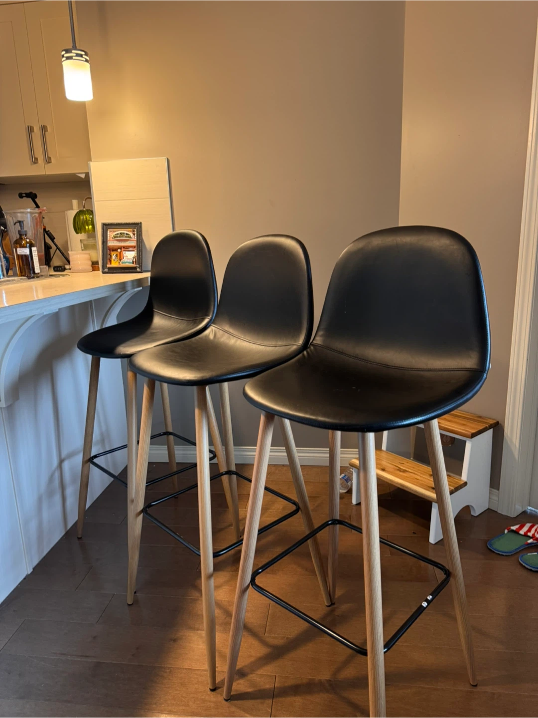 Set of 3 Black Bar Stools with Wooden Legs - photo 3