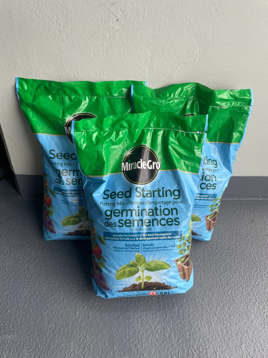 3 Bags of Miracle-Gro Seed Starting Potting Mix - 8.8L