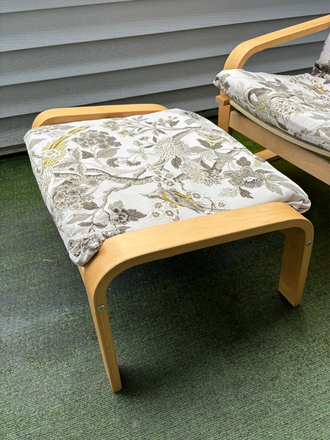 Wooden chair and ottoman with bird and floral print - photo 2
