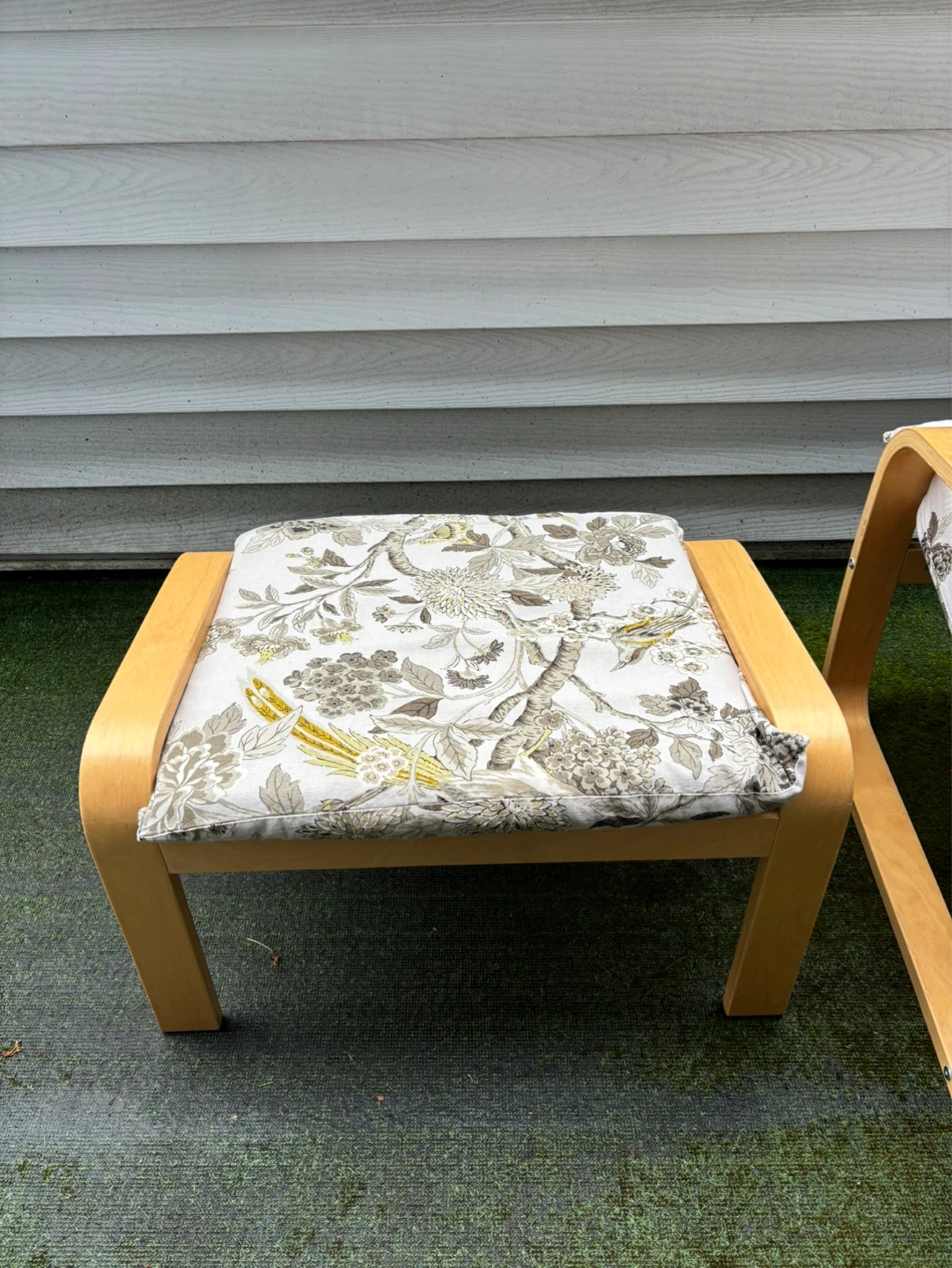 Wooden chair and ottoman with bird and floral print - photo 5