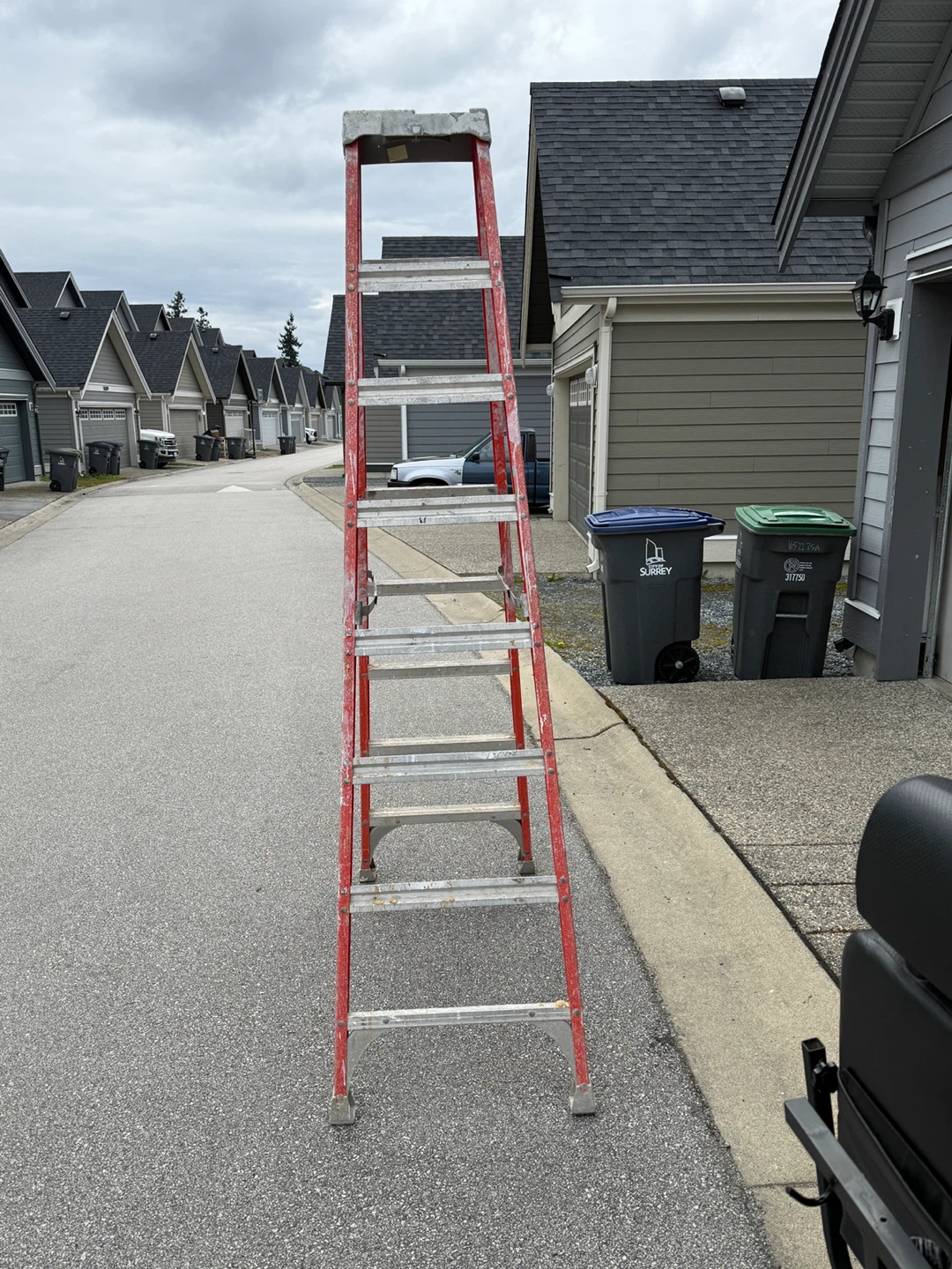 Louisville FS1508 8 ft. Fibreglass Step Ladder