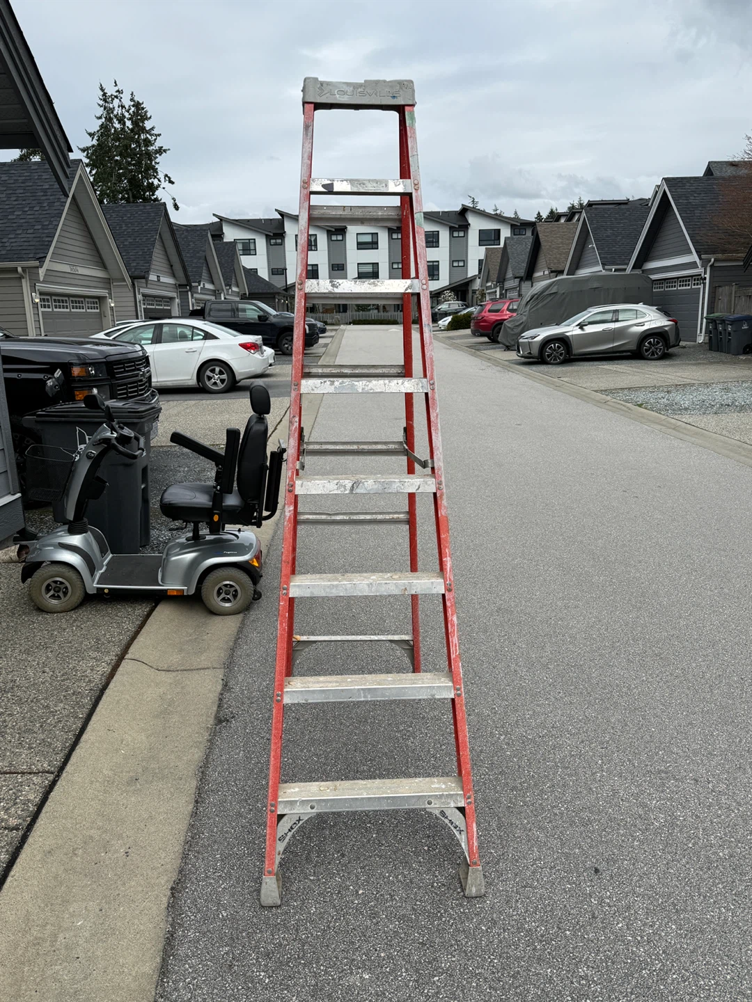 Louisville FS1508 8 ft. Fibreglass Step Ladder - photo 2