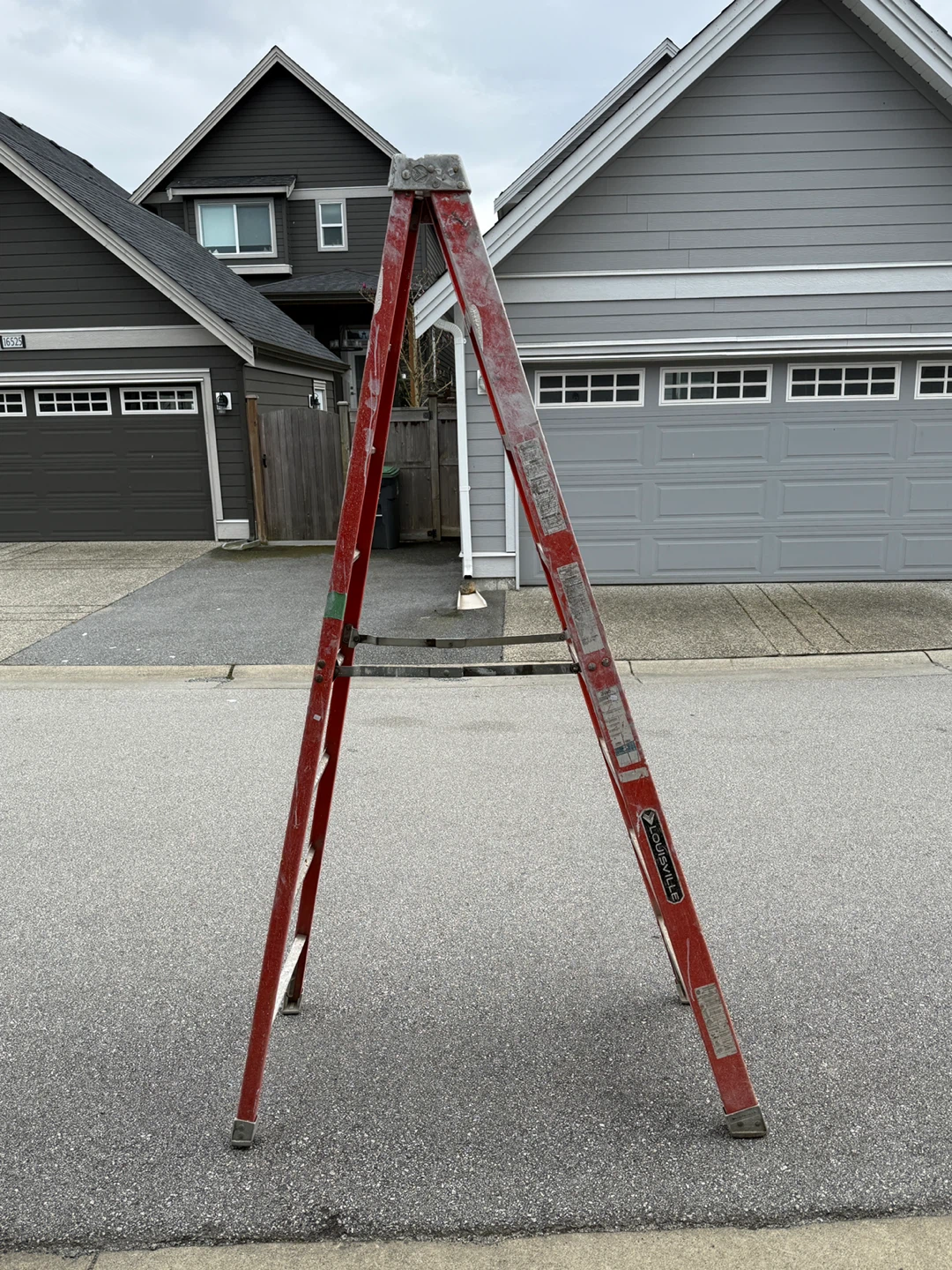 Louisville FS1508 8 ft. Fibreglass Step Ladder - photo 3