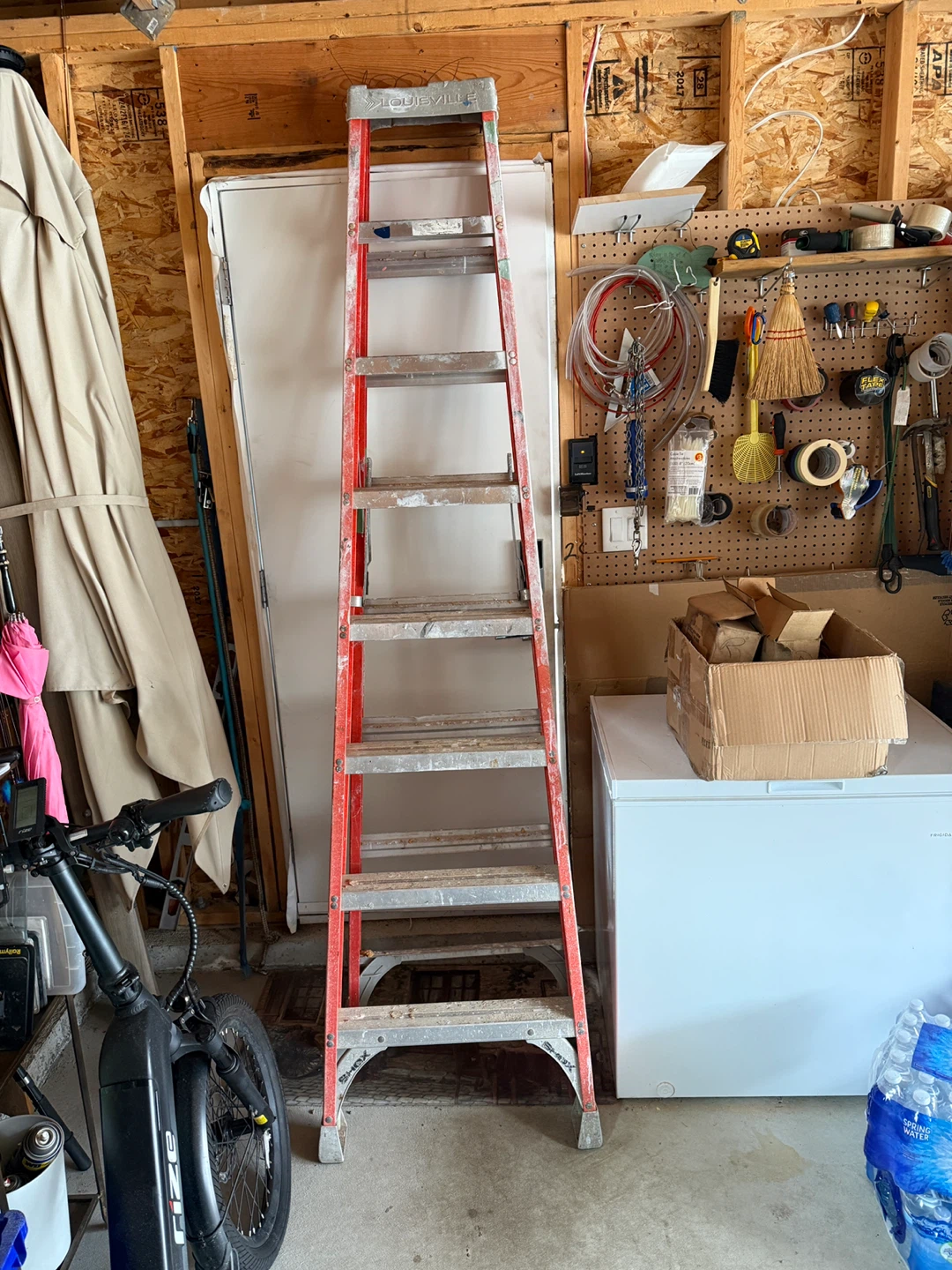Louisville FS1508 8 ft. Fibreglass Step Ladder - photo 4