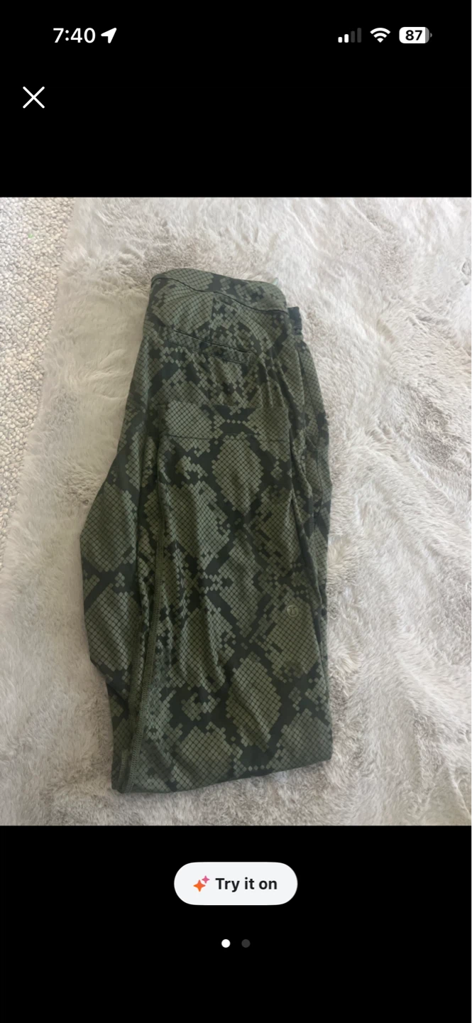 Lululemon size 8Green Snake Print Leggings