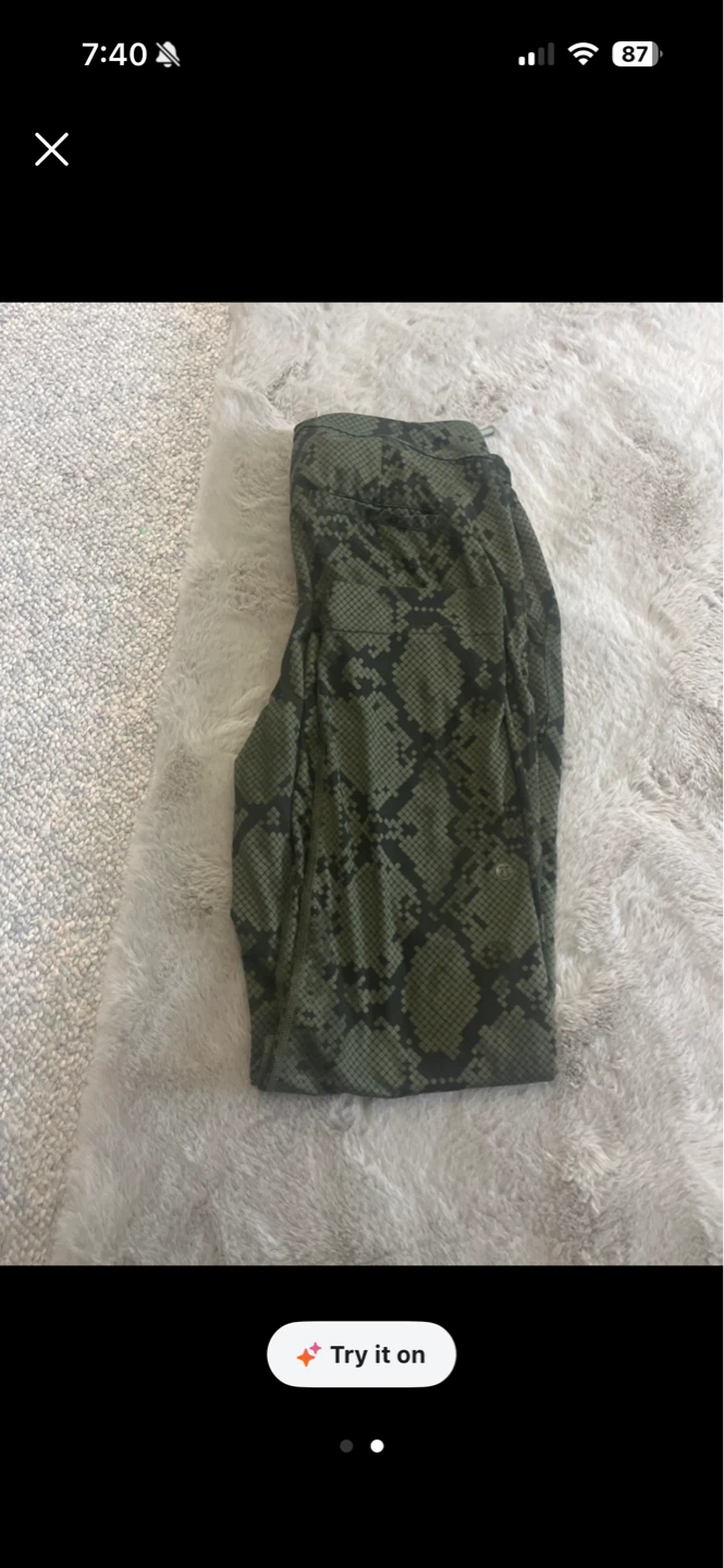 Lululemon size 8Green Snake Print Leggings - photo 2