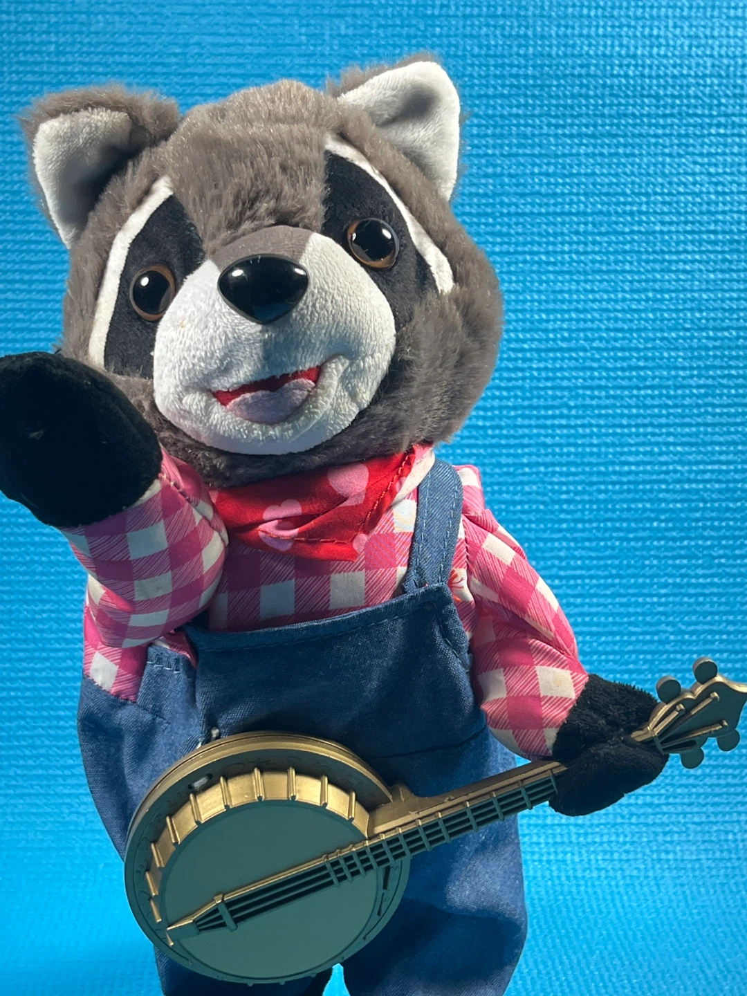 Plush Raccoon with Banjo Toy plays music - photo 2