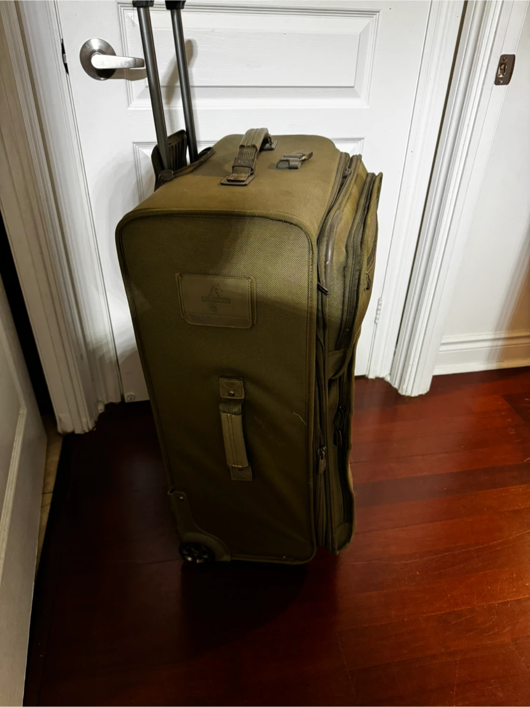 Atlantic Luggage Co. Rolling Suitcase - photo 2