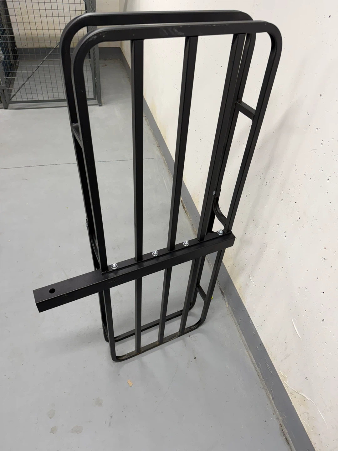 Motomaster Hitch Mount Cargo Carrier - photo 3