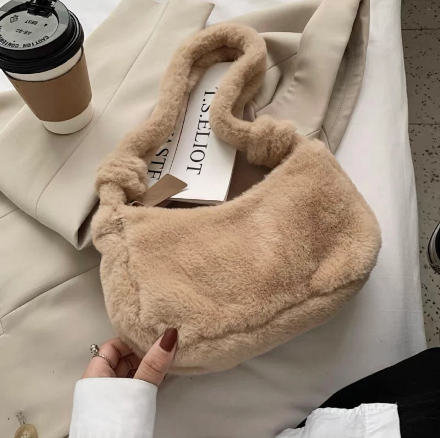 BRAND NEW 🥕 Faux Fur Shoulder Bag - photo 2