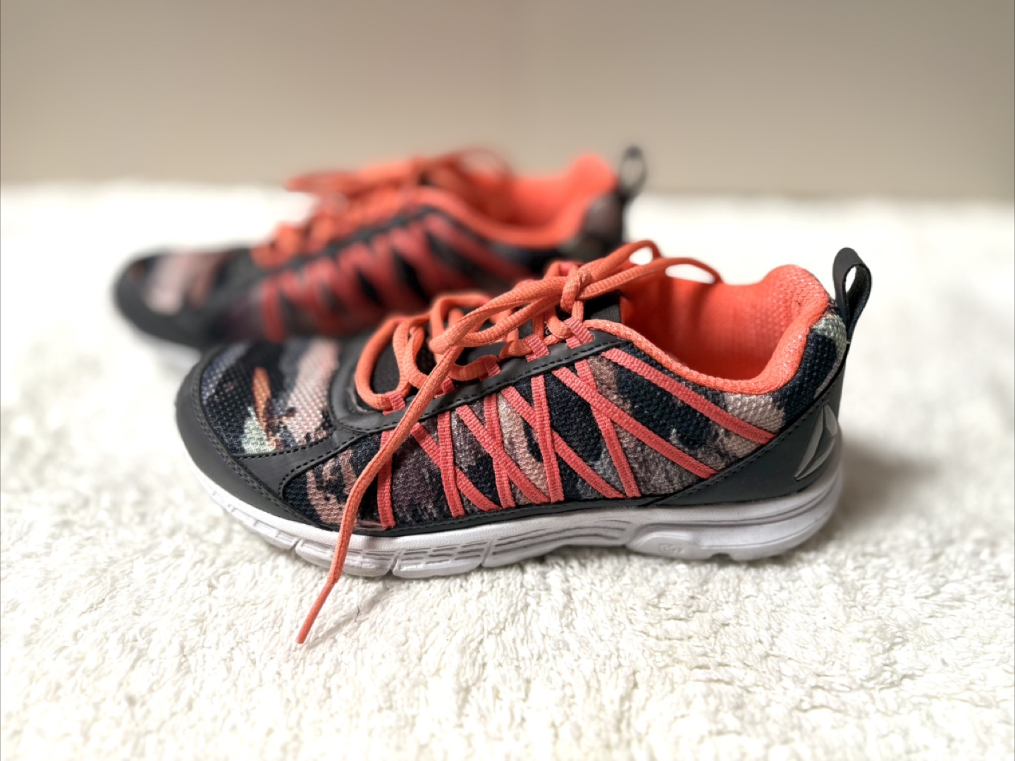 Reebok Running Shoes - Size 6 - photo 4