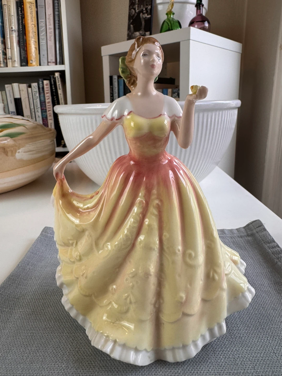 Royal Daulton Figurine of the Year 1995 — Deborah - photo 2