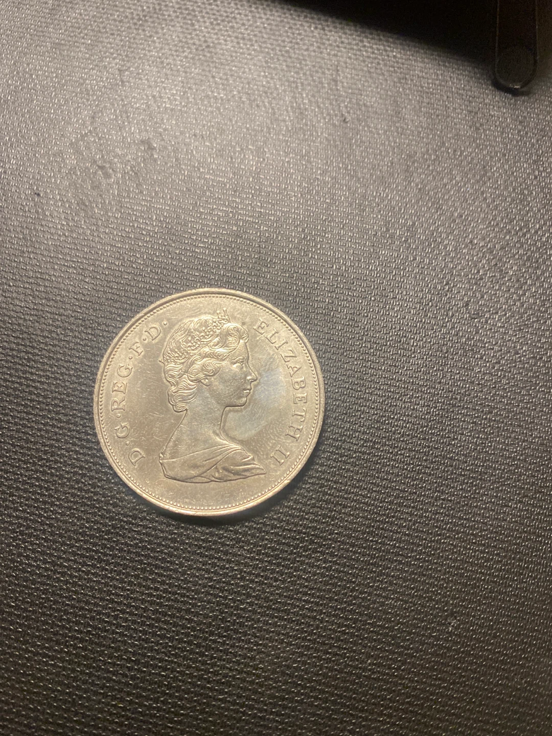 1981 Royal Wedding Coin - Prince Charles and Lady Diana - photo 2