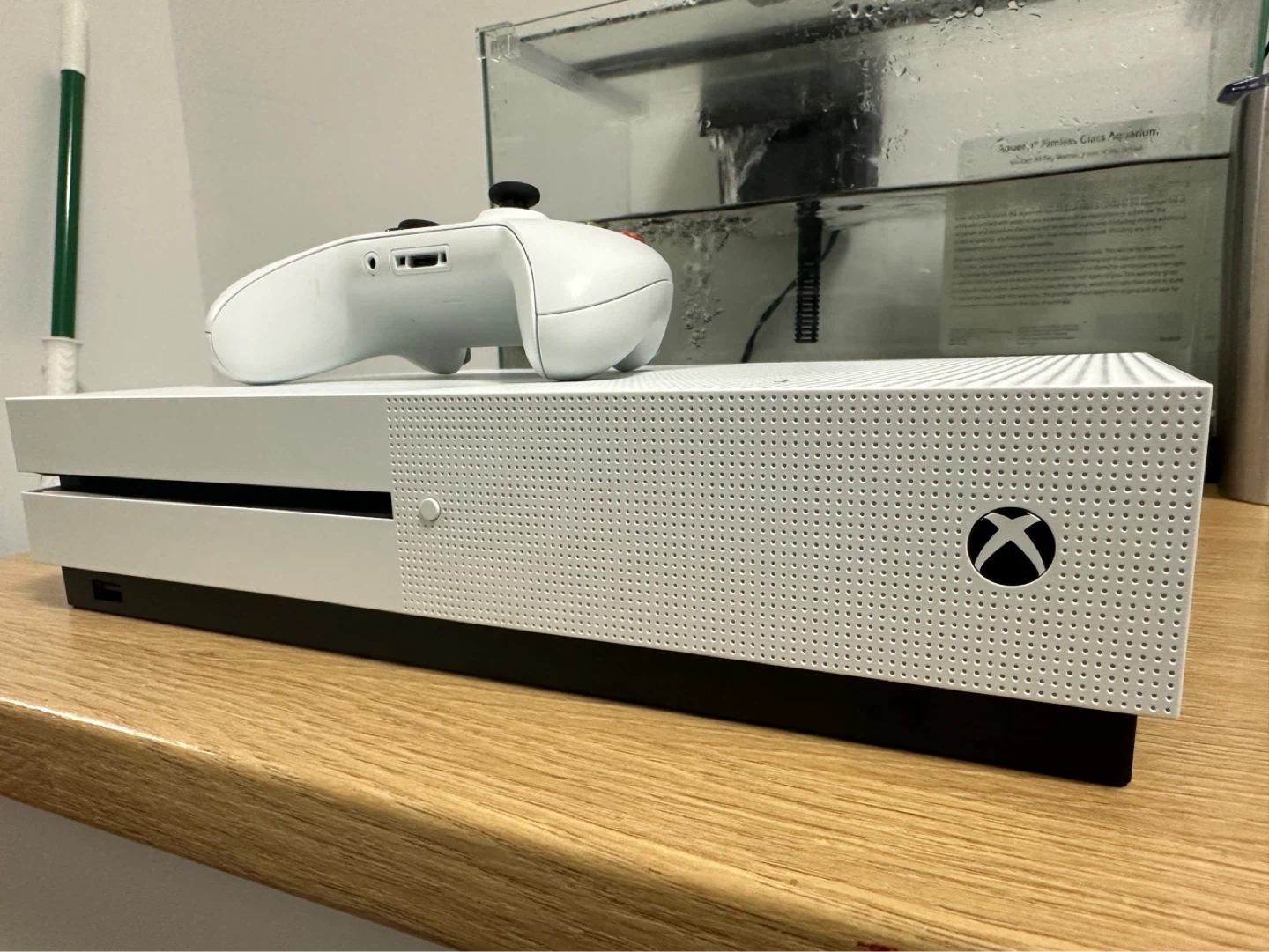 Microsoft Xbox One S 1TB Console - photo 3