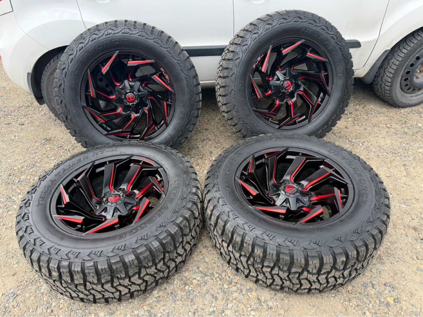 New 35”Tires & Fuel Rims - photo 3