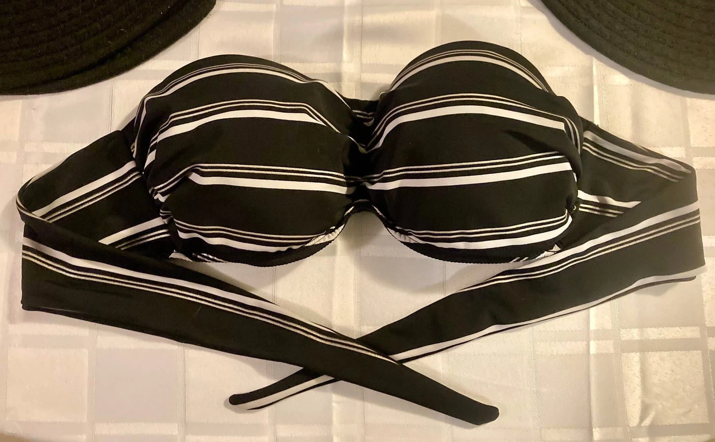 Suntanning / Bathing suit top