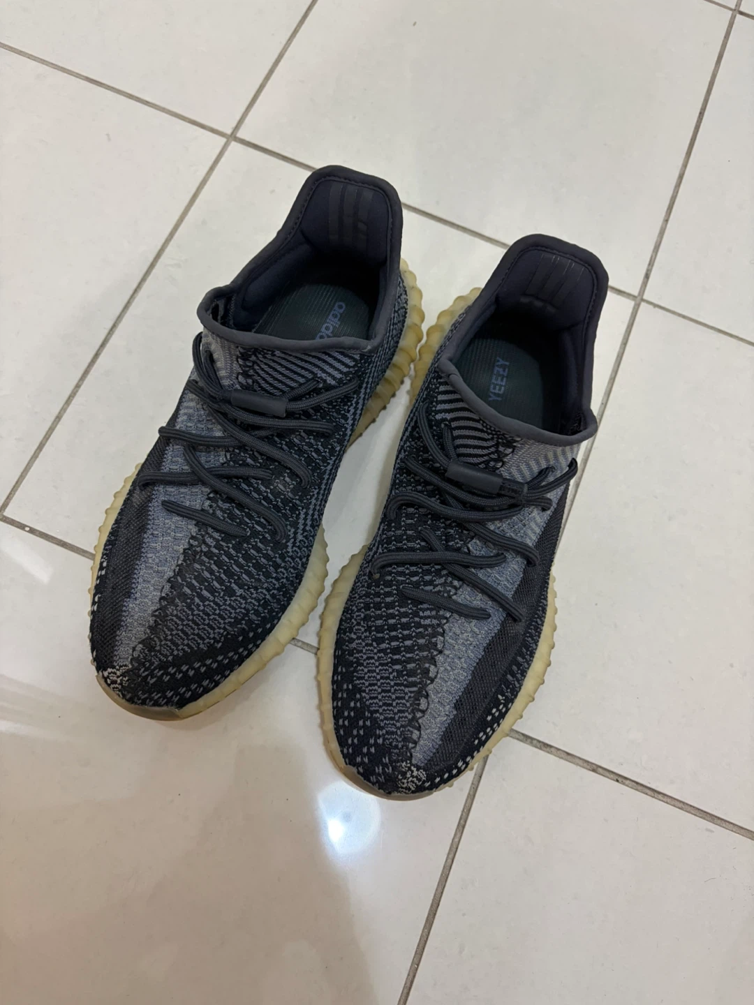 Adidas Yeezy Boost 350 V2 Carbon size 9 and half