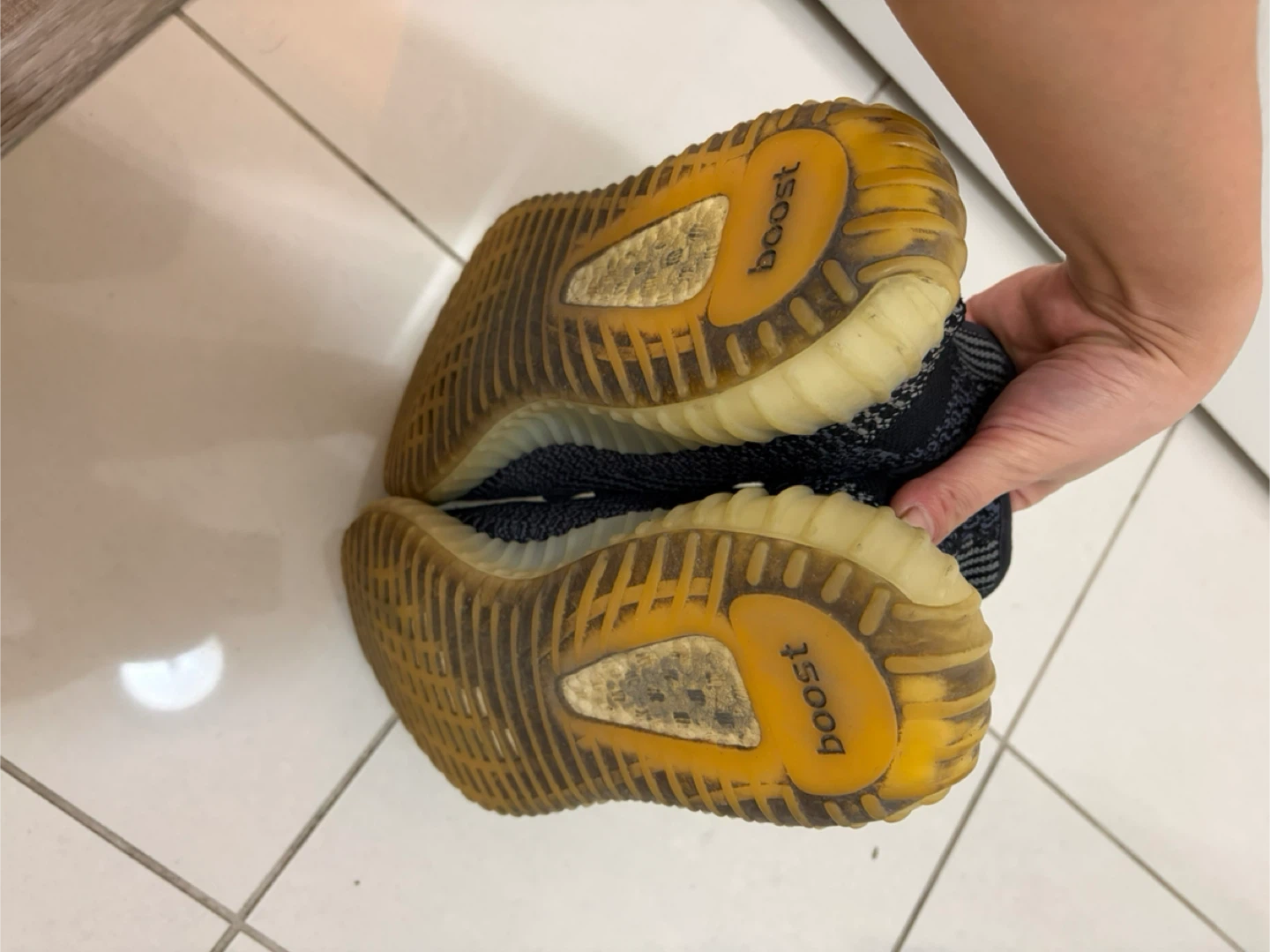 Adidas Yeezy Boost 350 V2 Carbon size 9 and half - photo 2