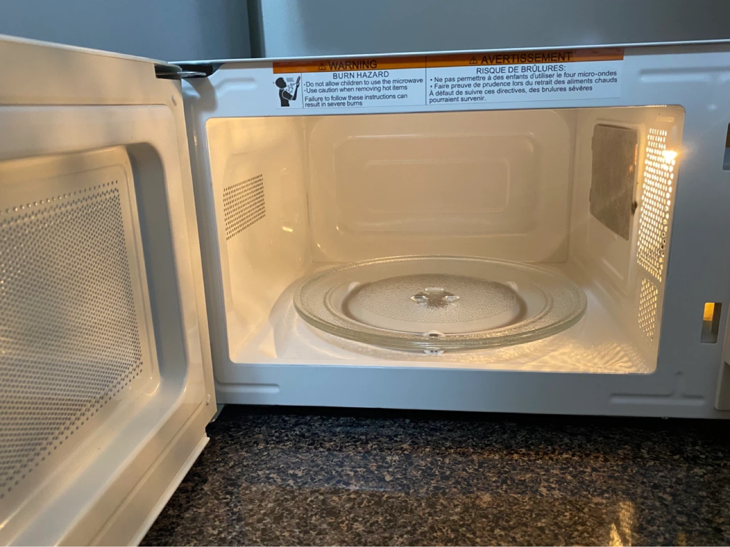 Hamilton Beach White Microwave - photo 2