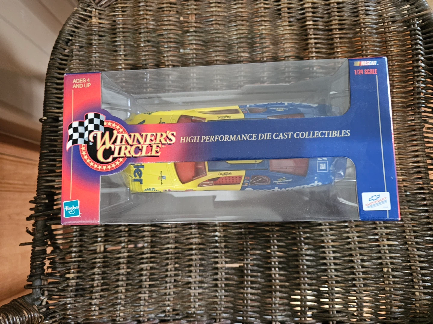 Winner's Circle 1/24 Scale Dale Earnhardt #3 Die Cast Car - photo 4