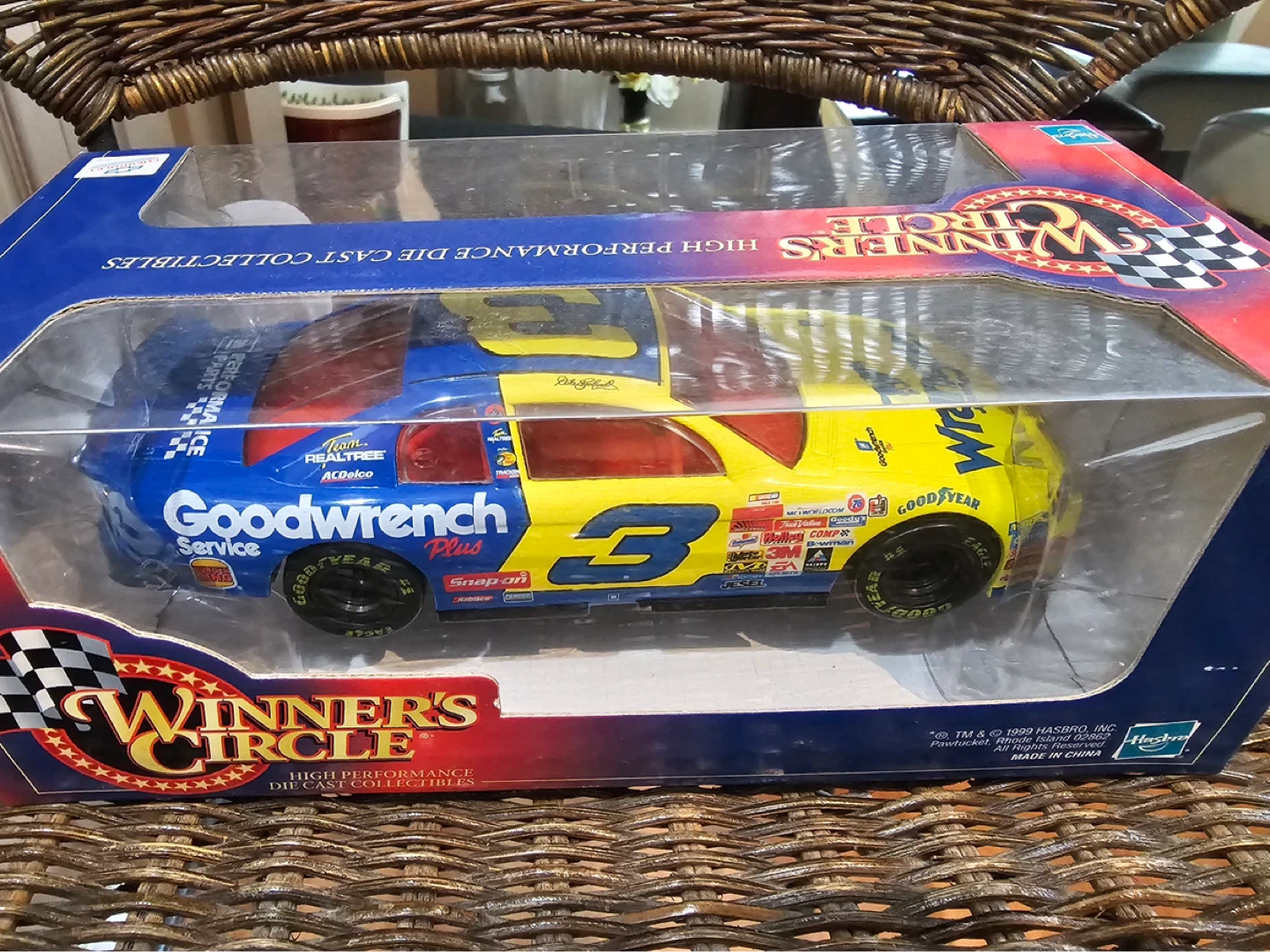 Winner's Circle 1/24 Scale Dale Earnhardt #3 Die Cast Car - photo 3