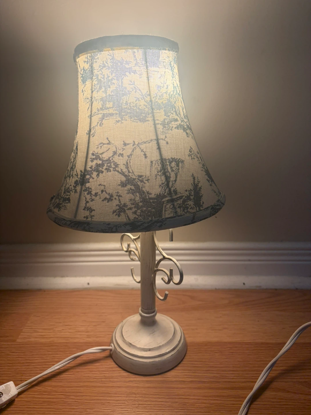 Small Decorative Table Lamp - photo 2