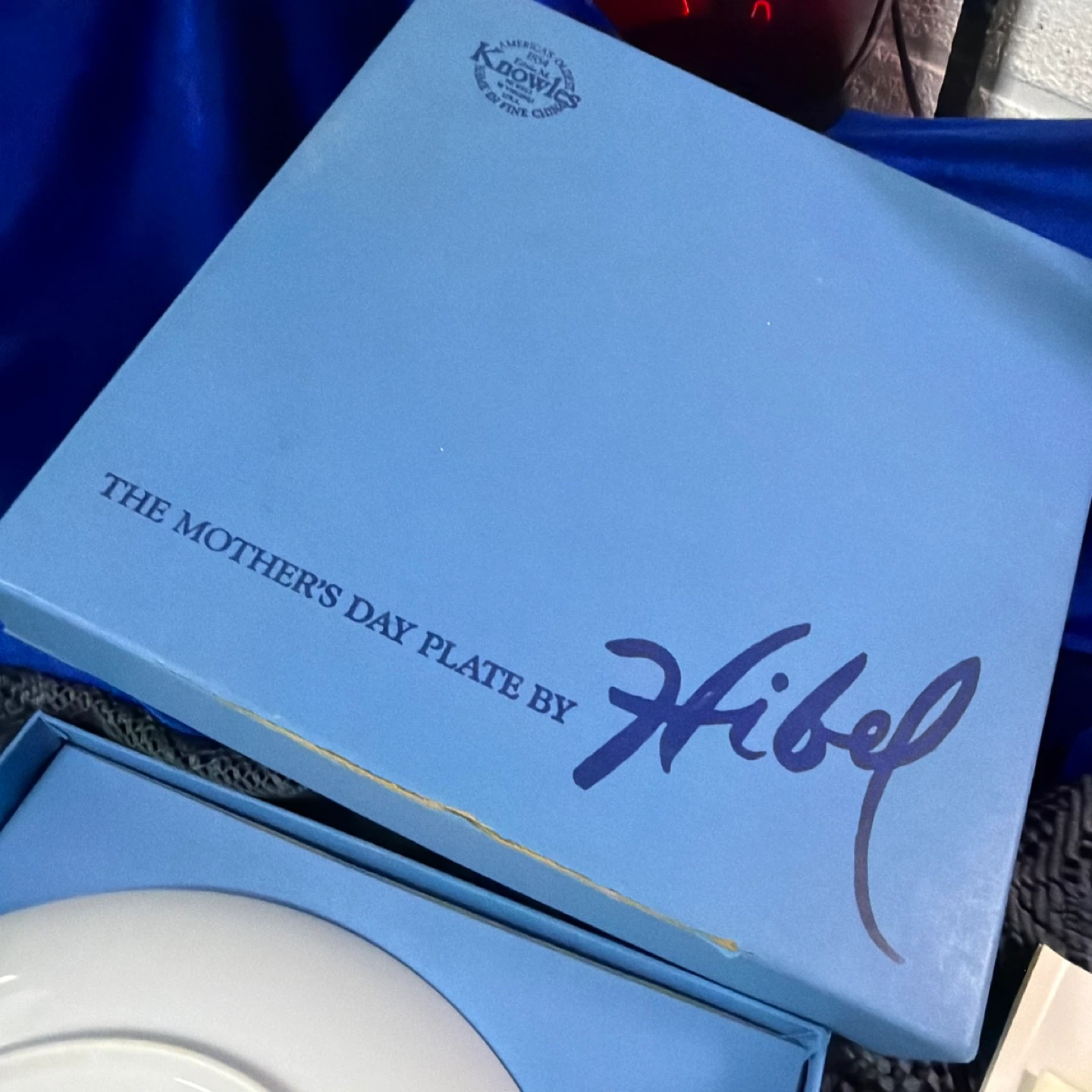 The Edna Hibel 1988 Mother's Day Plate by Knowles - photo 3