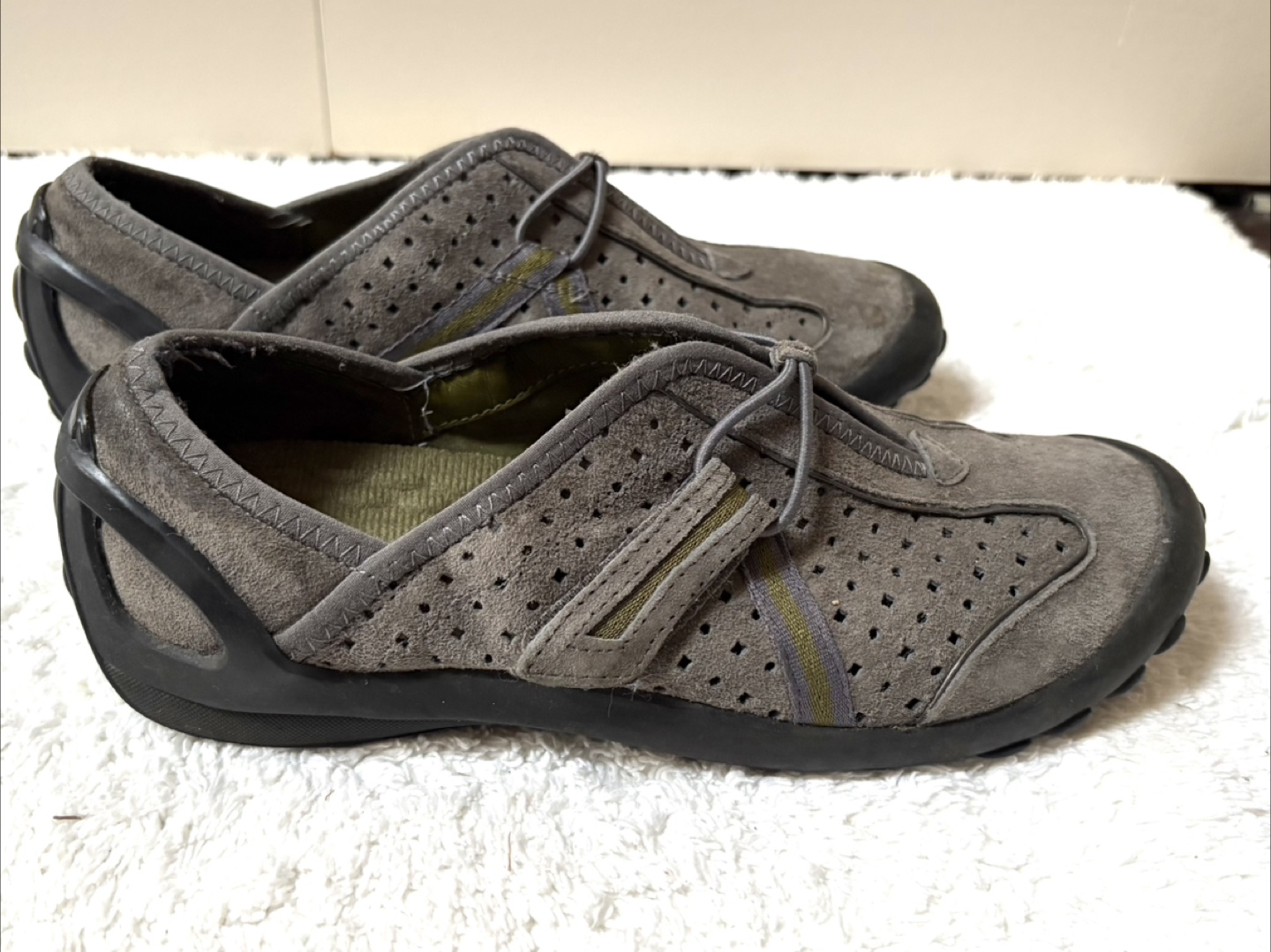 Clark’s Privo Women's Grey Suede Perforated Slip-On Shoes - photo 2