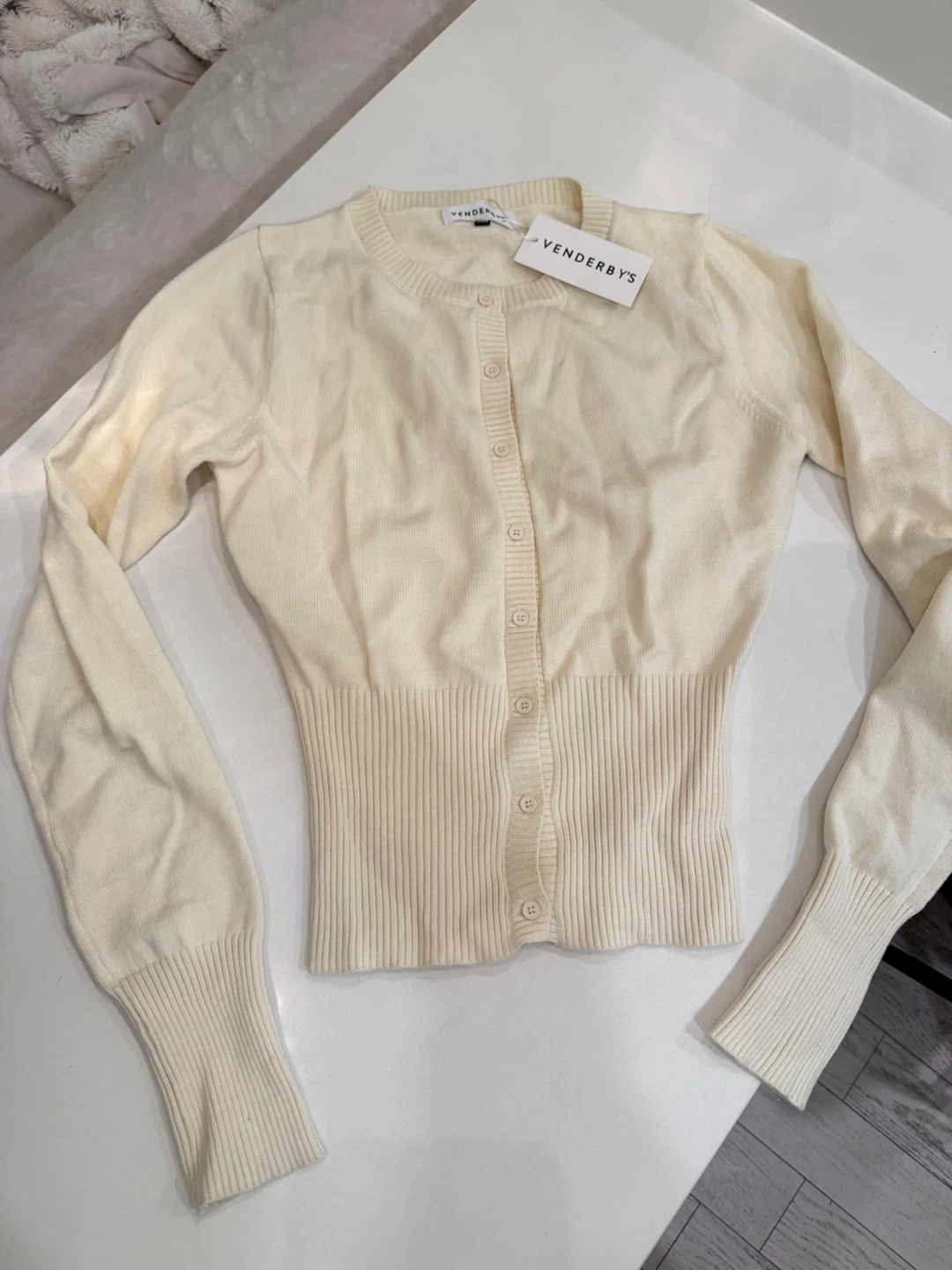 *BNWT* Venderbys Knit Cardigan - size s/m - photo 2