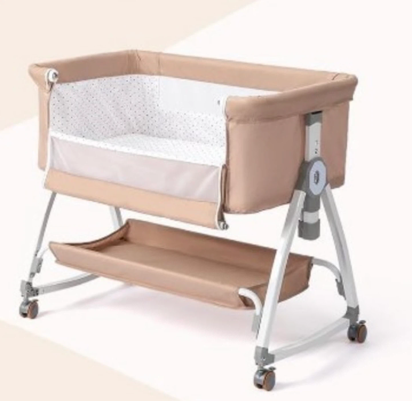 Portable baby Bassinet with Storage Shelf - photo 3