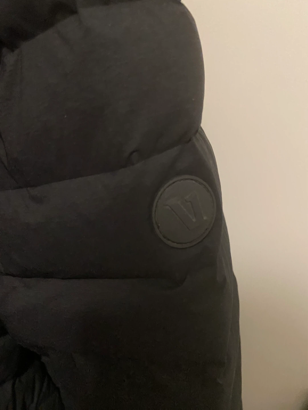 Vuori Black Puffer Jacket - Size S - photo 3