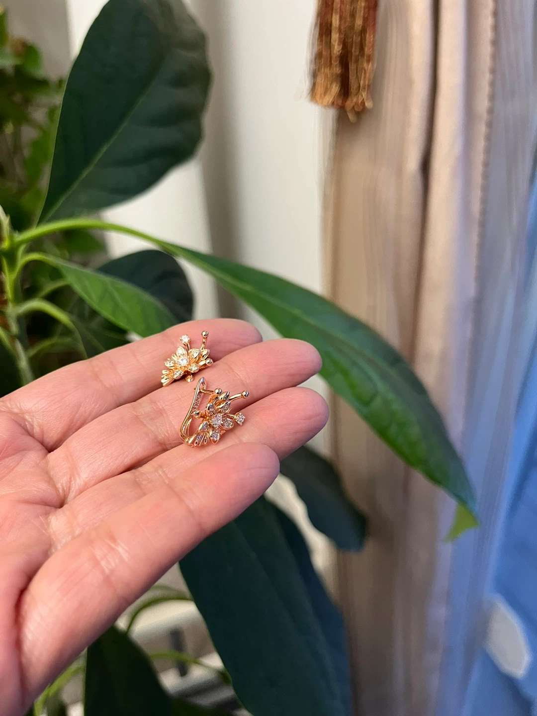 Rose Gold plated Flower Earrings with zircons - photo 3