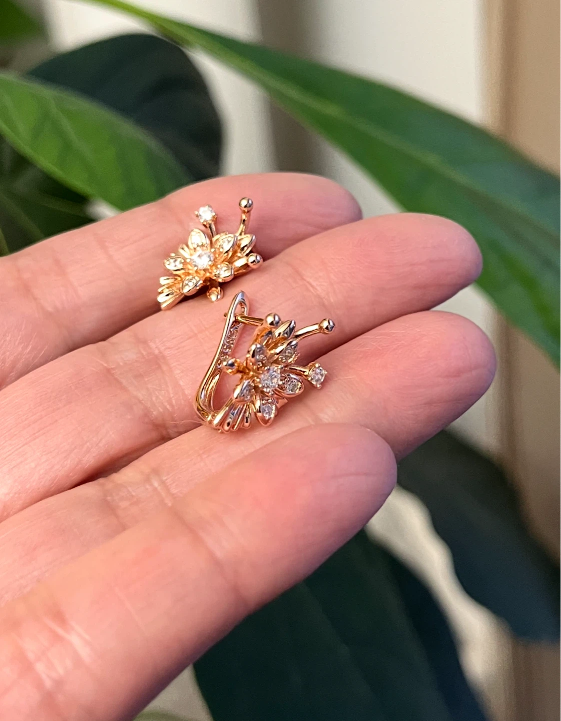 Rose Gold plated Flower Earrings with zircons - photo 4